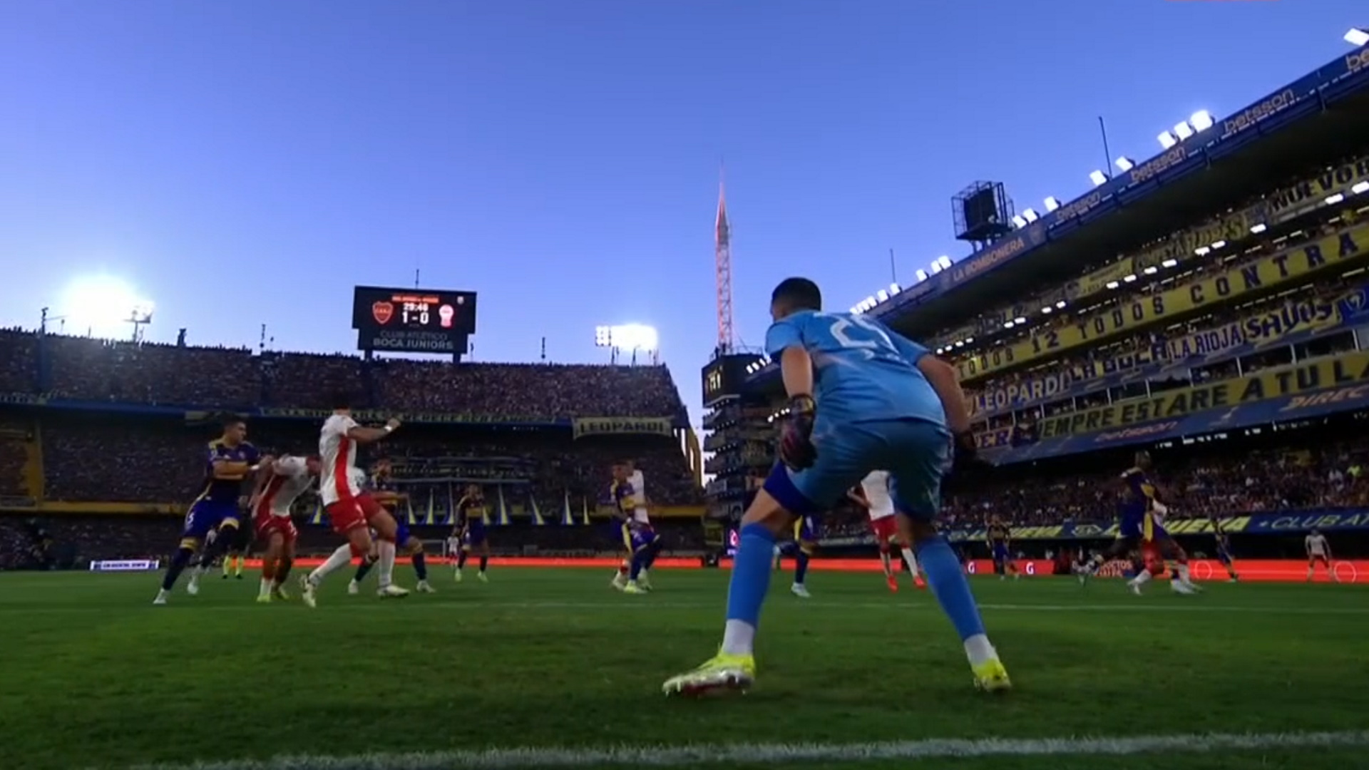 El fuera de juego que reclamó Boca Juniors en el gol de Huracán y la imagen de la polémica en la Bombonera