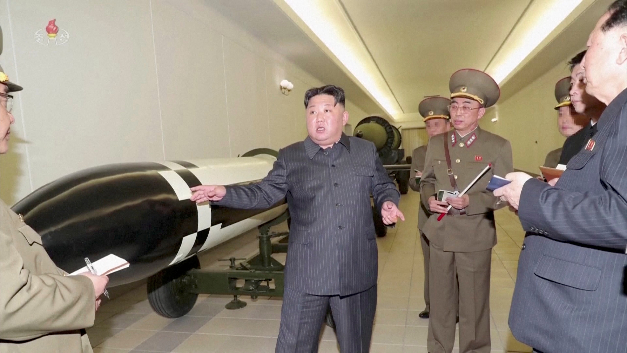 Kim fue informado también de los avances para informatizar el sistema de gestión combinada de armas nucleares "Haekbangsoe" (en coreano, "Gatillo nuclear") (KRT/Reuters)