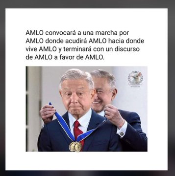 En una de las imágenes compartidas AMLO le entregó una medalla a otro AMLO
(Foto: captura de pantalla/Twitter)