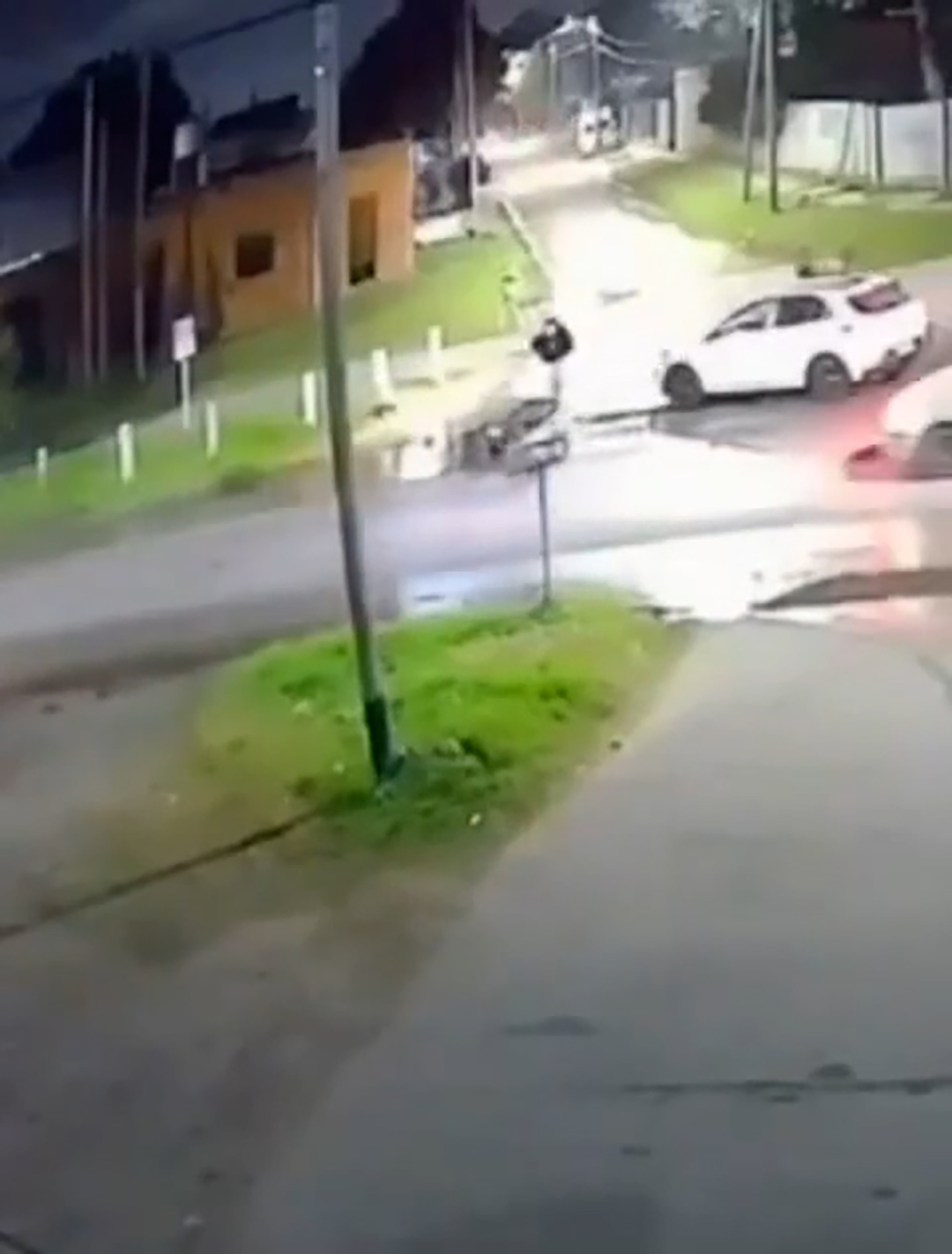 Un conductor atropell&oacute; a un motociclista y escap&oacute; en Burzaco: la familia de la v&iacute;ctima busca testigos