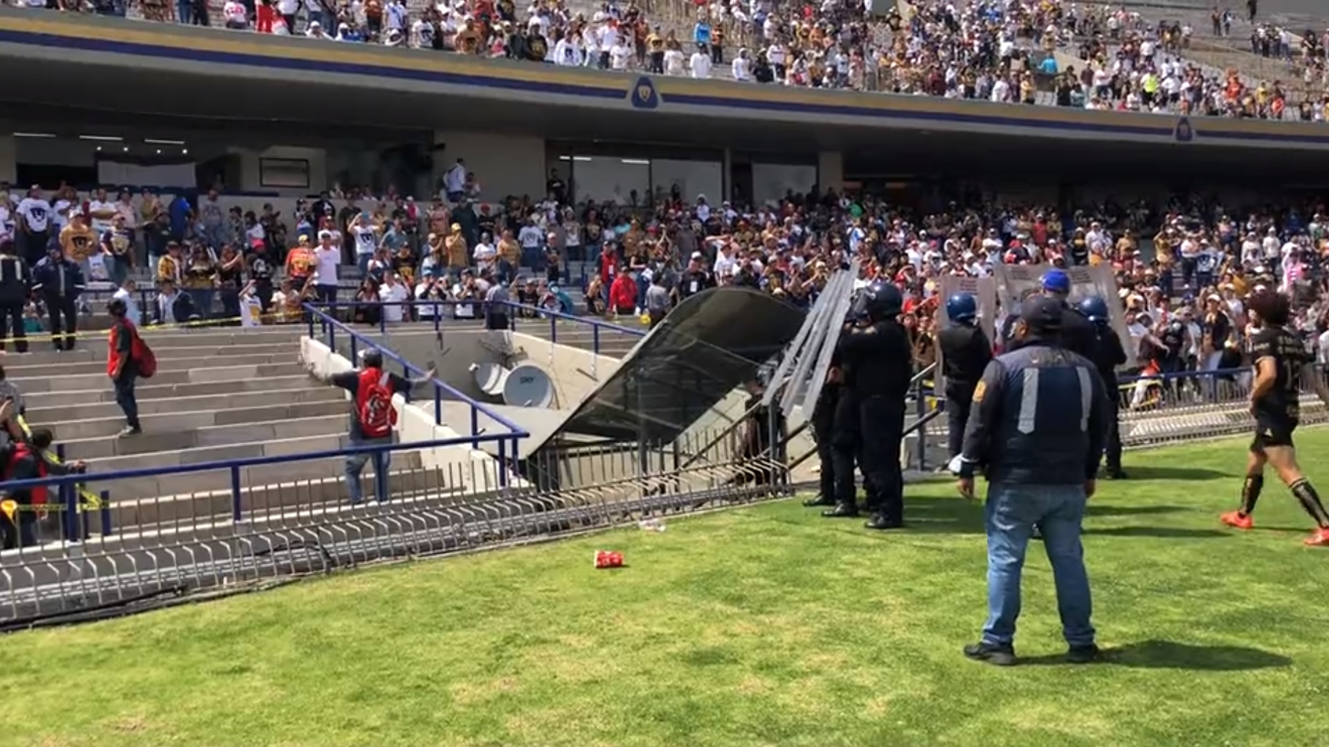 The fans booed Pumas for their defeat against Puebla (Twitter/ @Alonso_Cabral)