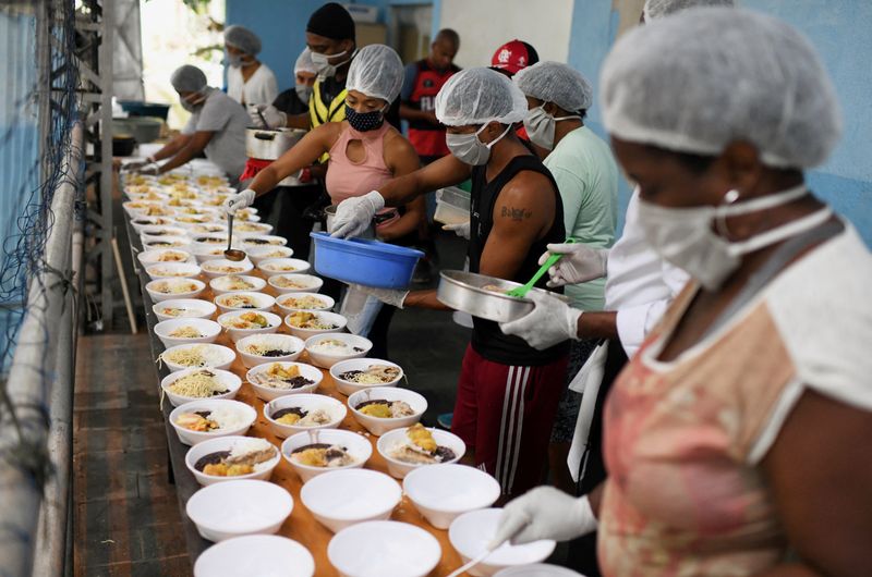 Un comedor comunitario en Rio de Janeiro. En Brasil, 33,1 millones de personas, el 15% de la población, viven en condiciones de inseguridad alimentaria severa. (REUTERS/Lucas Landau)