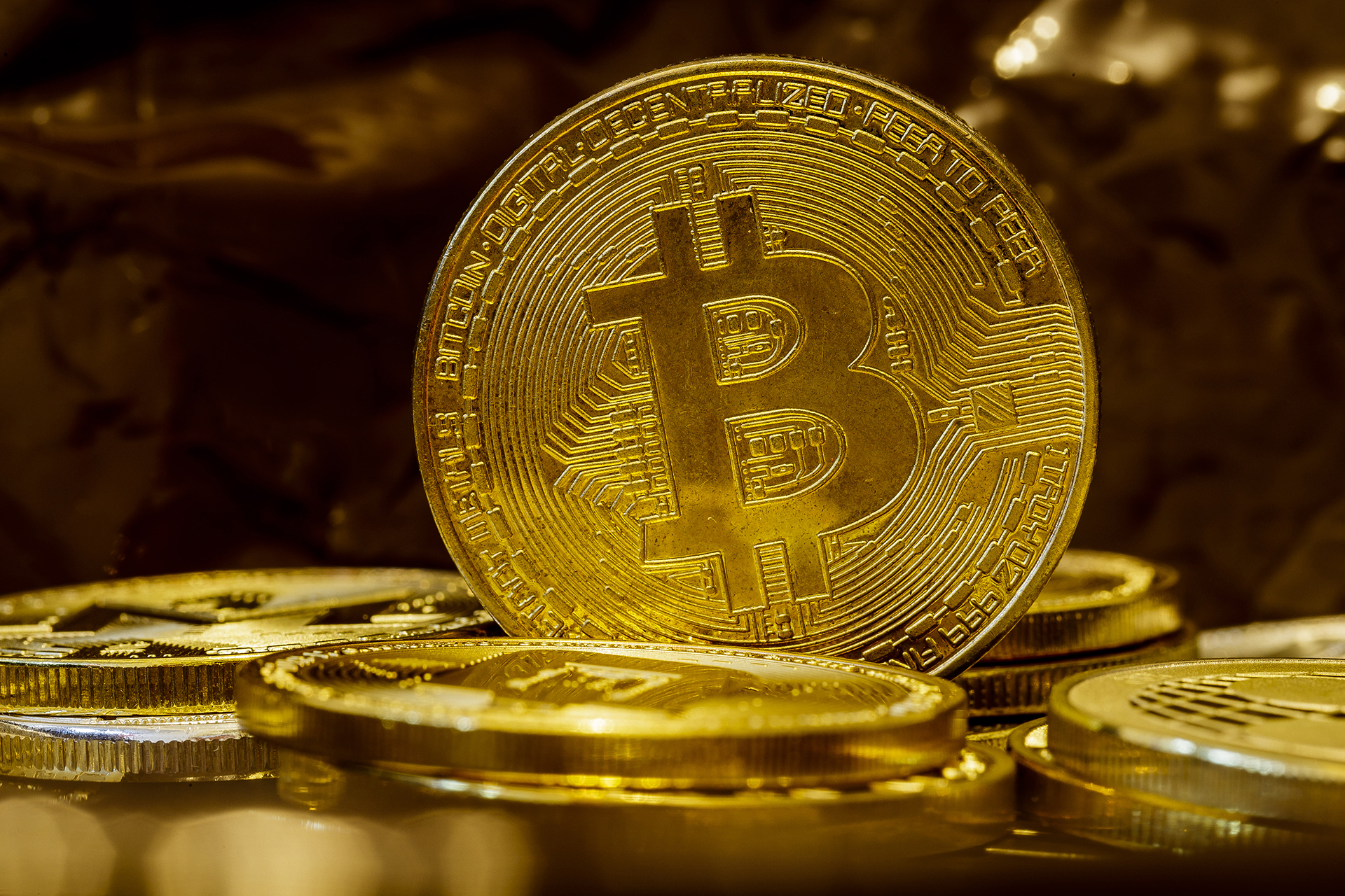 Una imagen representativa de un bitcoin (Photo by S3studio/Getty Images)