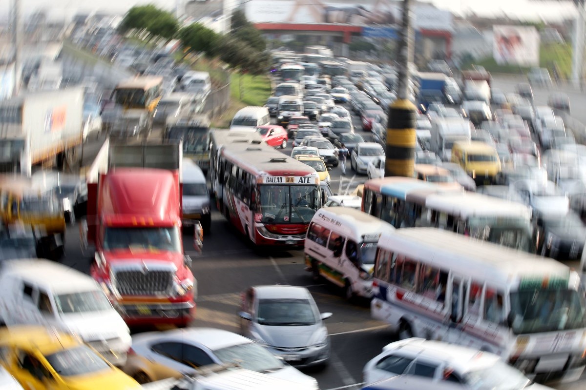 Tráfico en Perú fue calificado como el peor del mundo. Lima es el centro del caos en lo que a congestión vehicular se refiere. (Andina)
