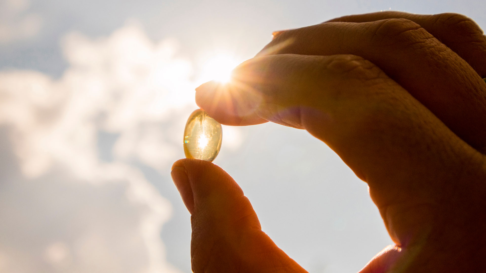La vitamina D es única porque se puede producir en la piel a partir de la exposición a la luz solar (Shutterstock)