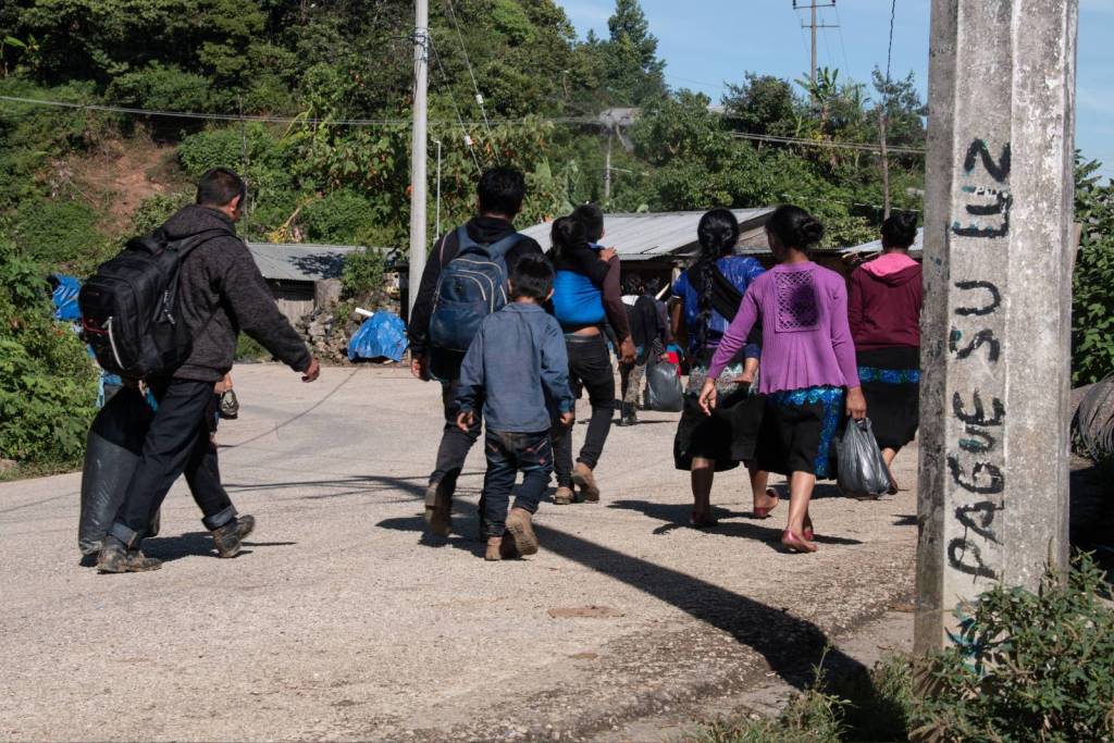 La violencia del narco y grupos paramilitares genera desplazamientos de población en la entidad (Foto: Centro de Derechos Humanos Fray Bartolomé de Las Casas, A. C.)