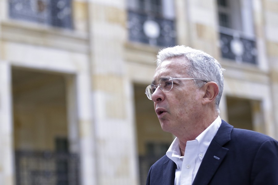 Álvaro Uribe defiende la militarización: “Es un instrumento legítimo para restablecer el orden”