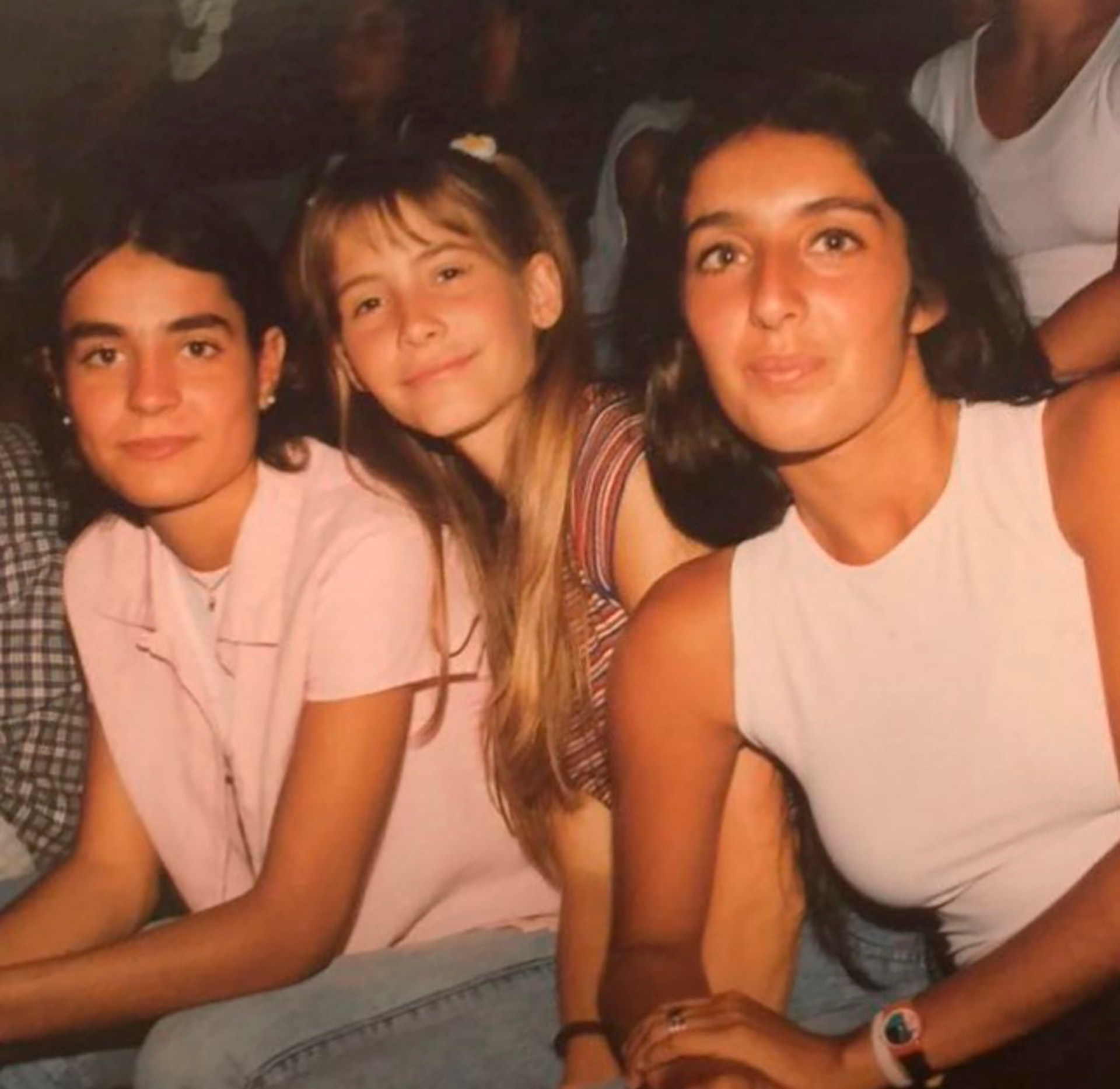 Guillermina Valdés (primera en la imagen) junto a sus amigas (Nsti, Euge y Fani) durante el viaje de egresados (1995)