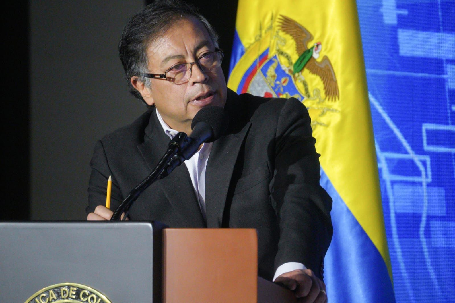 En la asamblea general de la Anif, llevada a cabo en Bogotá, el presidente Gustavo Petro advirtió que el mundo está en gran riesgo de entrar en recesión.
Presidencia.