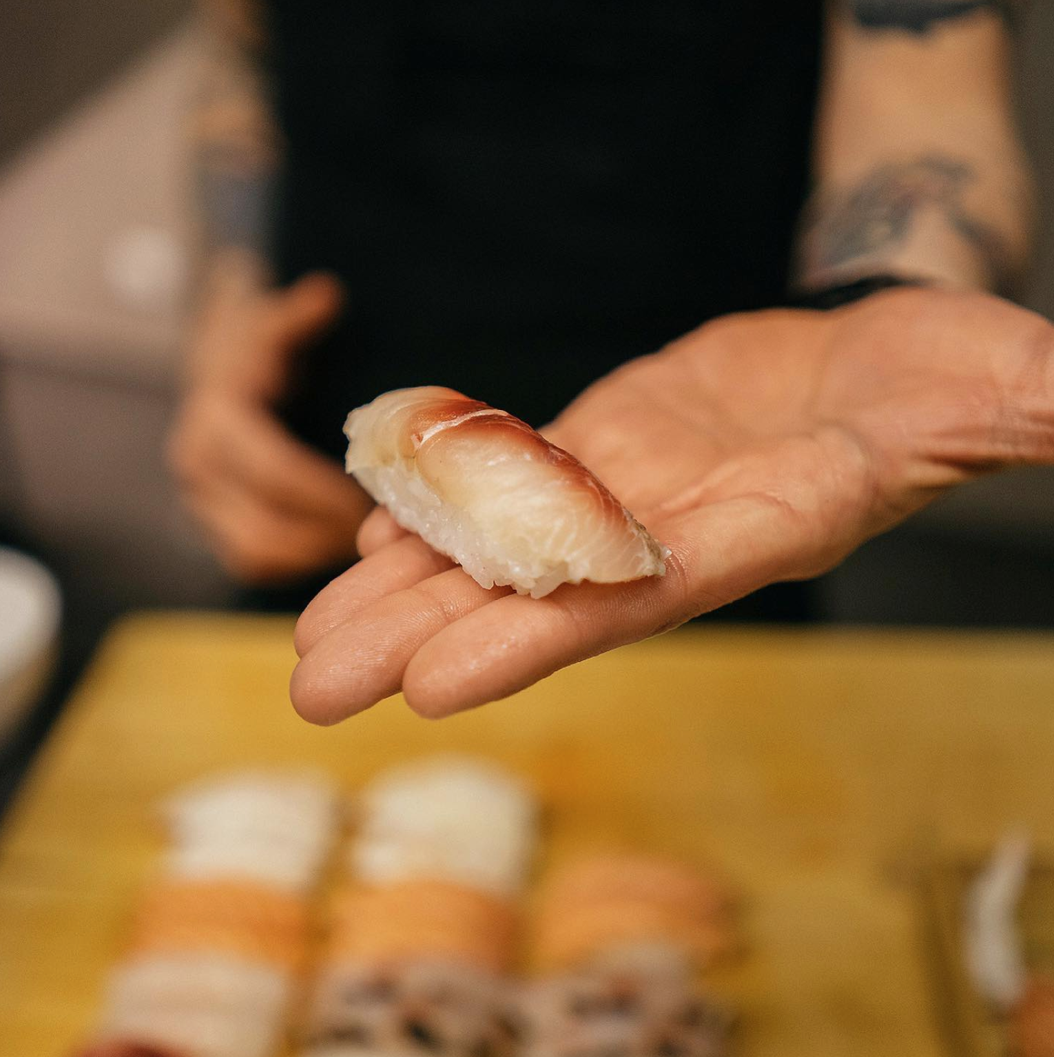 Un viaje de sabores a puertas cerradas y sin menú fijo confeccionado por el chef Edgar Kuda y equipo (Instagram)