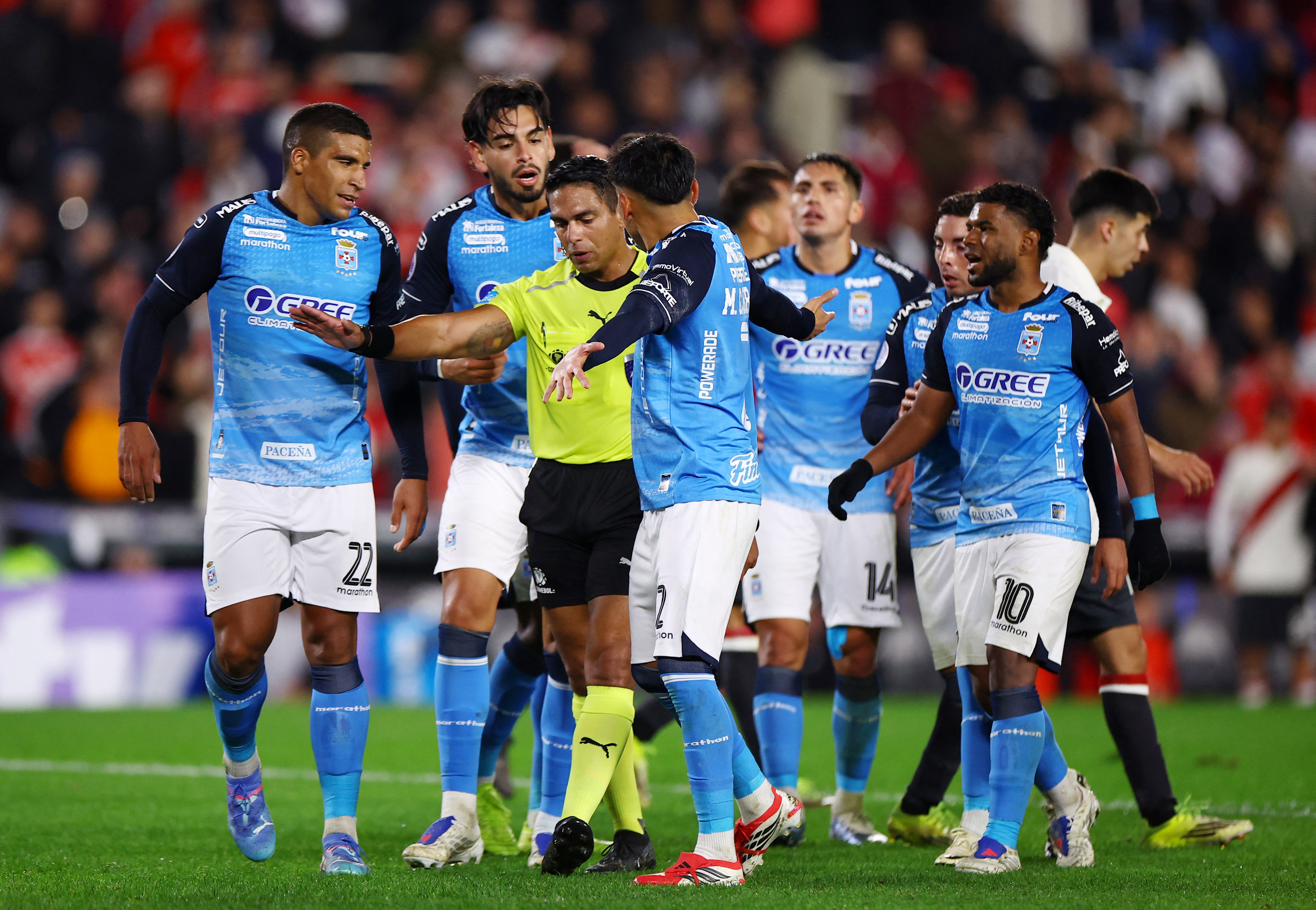 Los dos penales que le dieron a River Plate ante Blooming por Copa Sudamericana