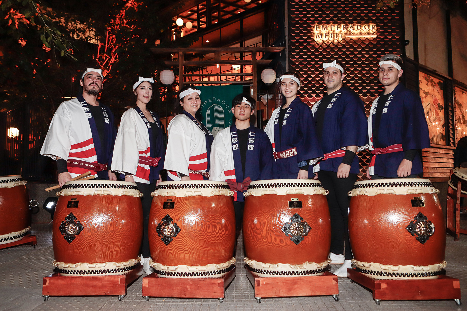 Los invitados se reunieron en una fantástica noche oriental, donde disfrutaron de un show de tambores japoneses y música al ritmo del Dj, Juan Maya