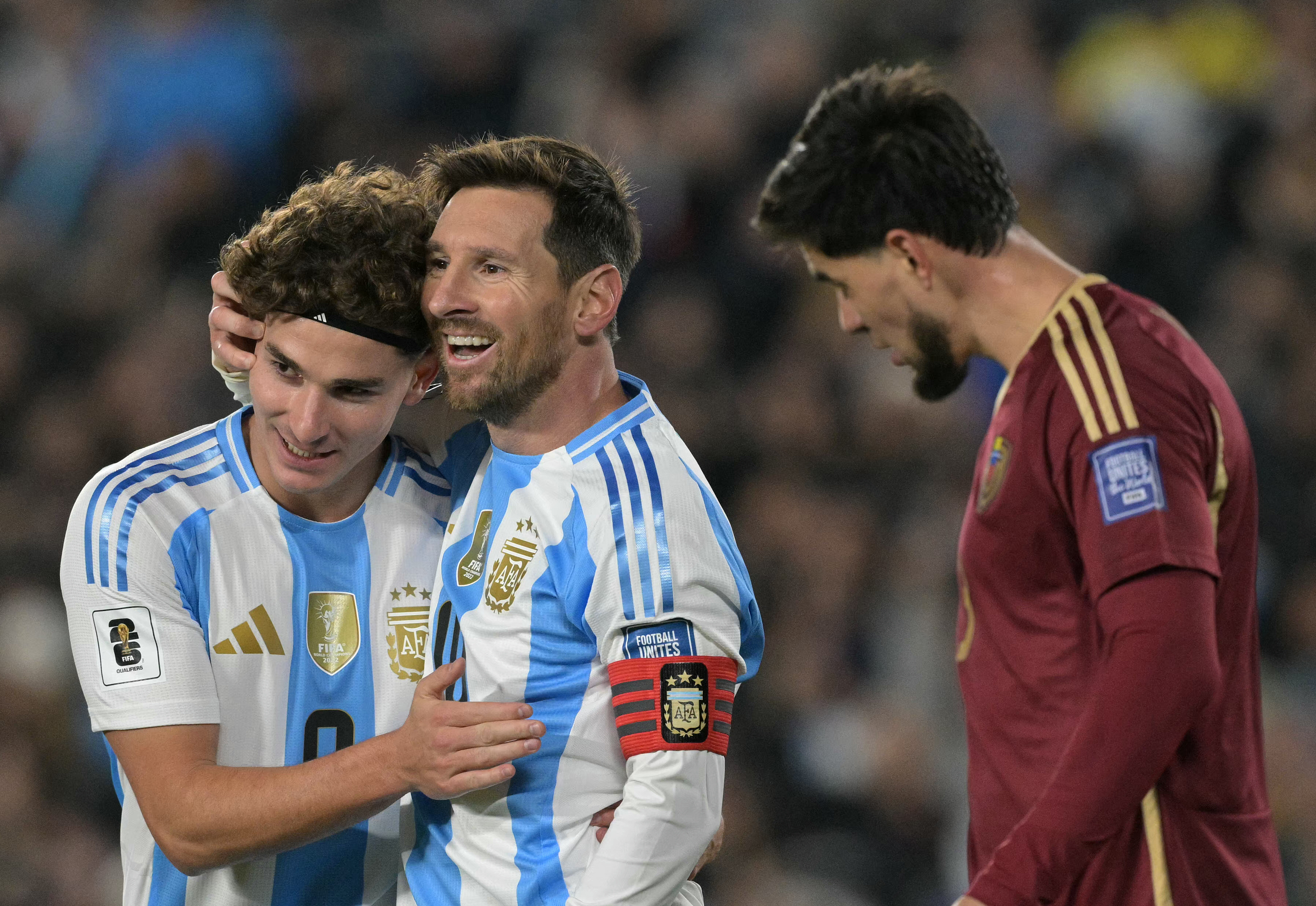Los dos golazos de Messi en el triunfo de Argentina ante Venezuela: toque sutil tras una contra y definición luego de un pase de Almada
