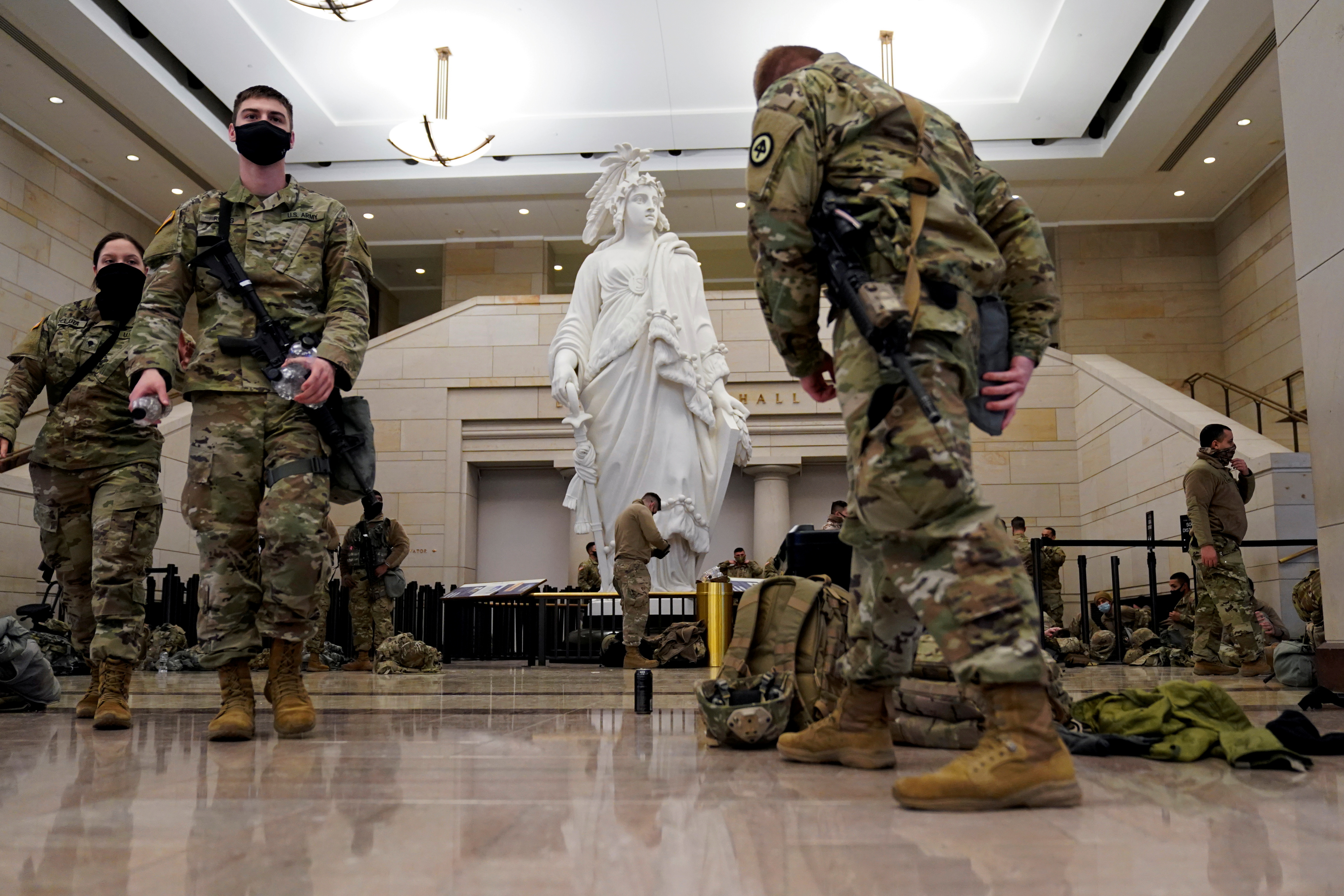 El interior del Capitolio amaneció militarizado para impedir nuevos ataques de extremistas políticos (Reuters)