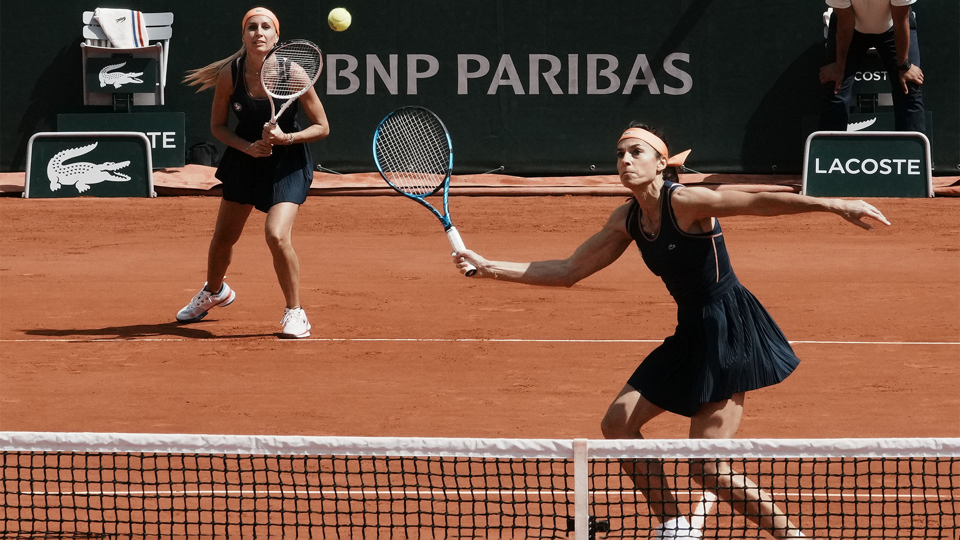 Gabriela Sabatini junto a Wilander le ganaron a Gisela Dulko y Medvedev por el torneo de leyendas mixtas en Roland Garros