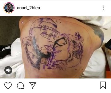 Anuel AA mostró el tatuaje que se hizo con la Bichota en la espalda
