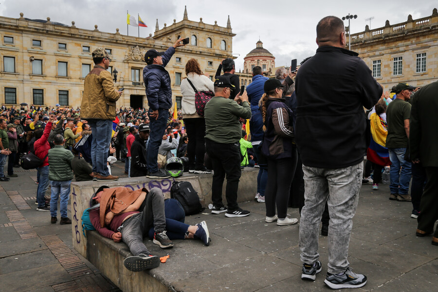 Marcha de militares retirados llenó la Plaza de Bolívar, se pronunciaron en contra de las políticas de seguridad del gobierno Petro
