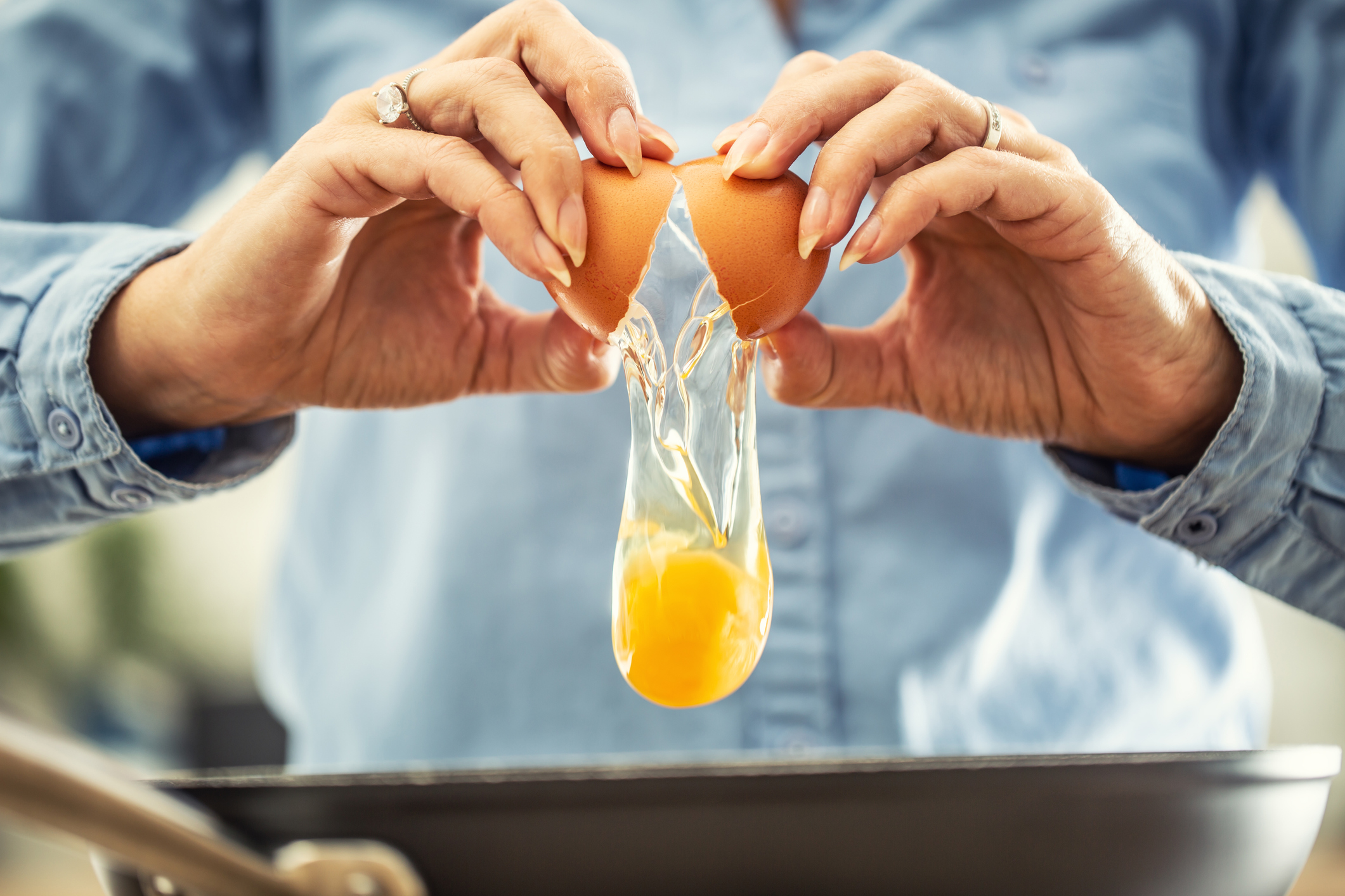 Los especialistas recomiendan la ingesta de huevos por su bajo costo económico y, sobre todo, por su alto valor nutricional