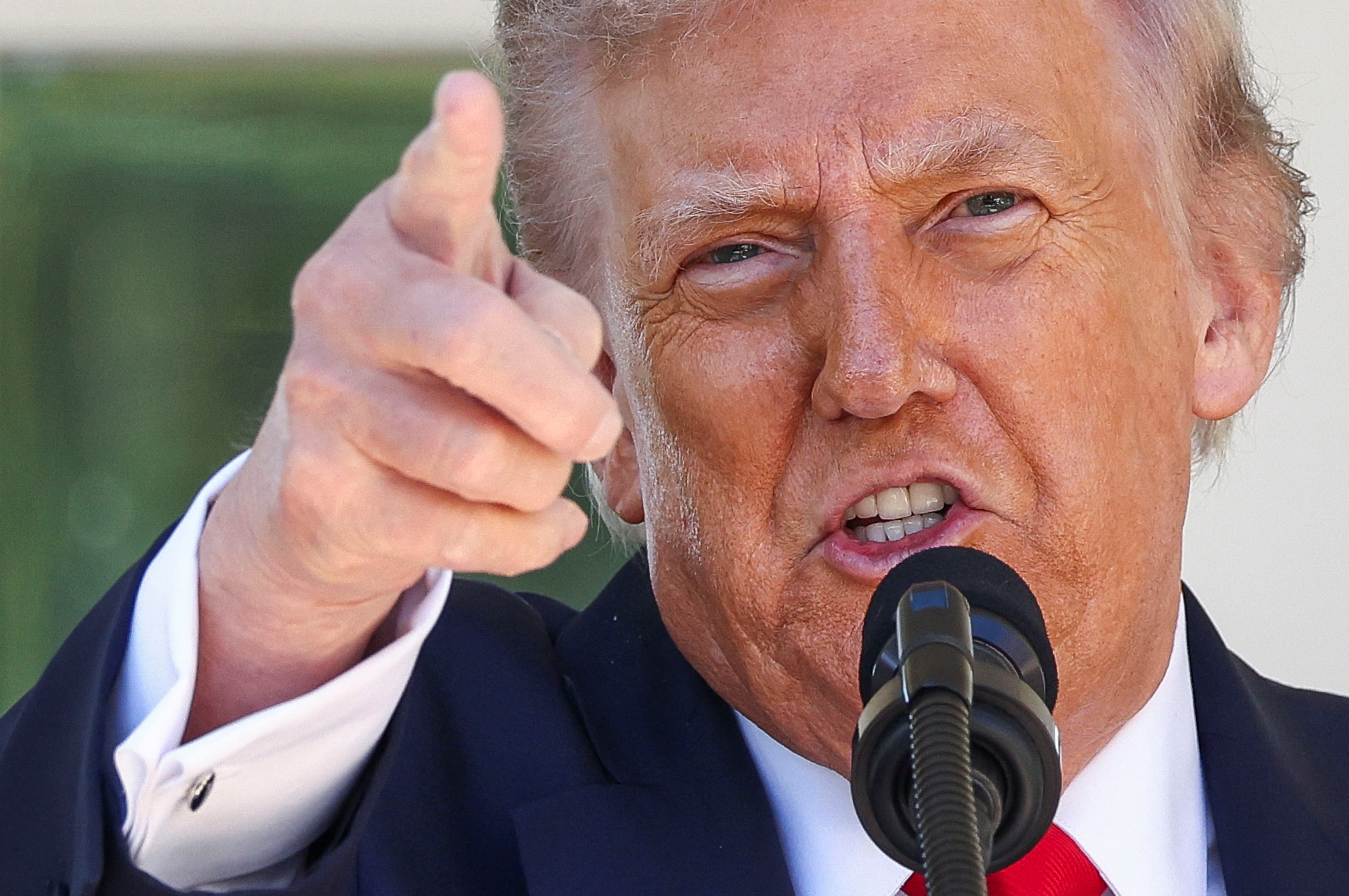 Milei designó nuevas autoridades en Yacyretá y reacomodó el mapa político del litoral