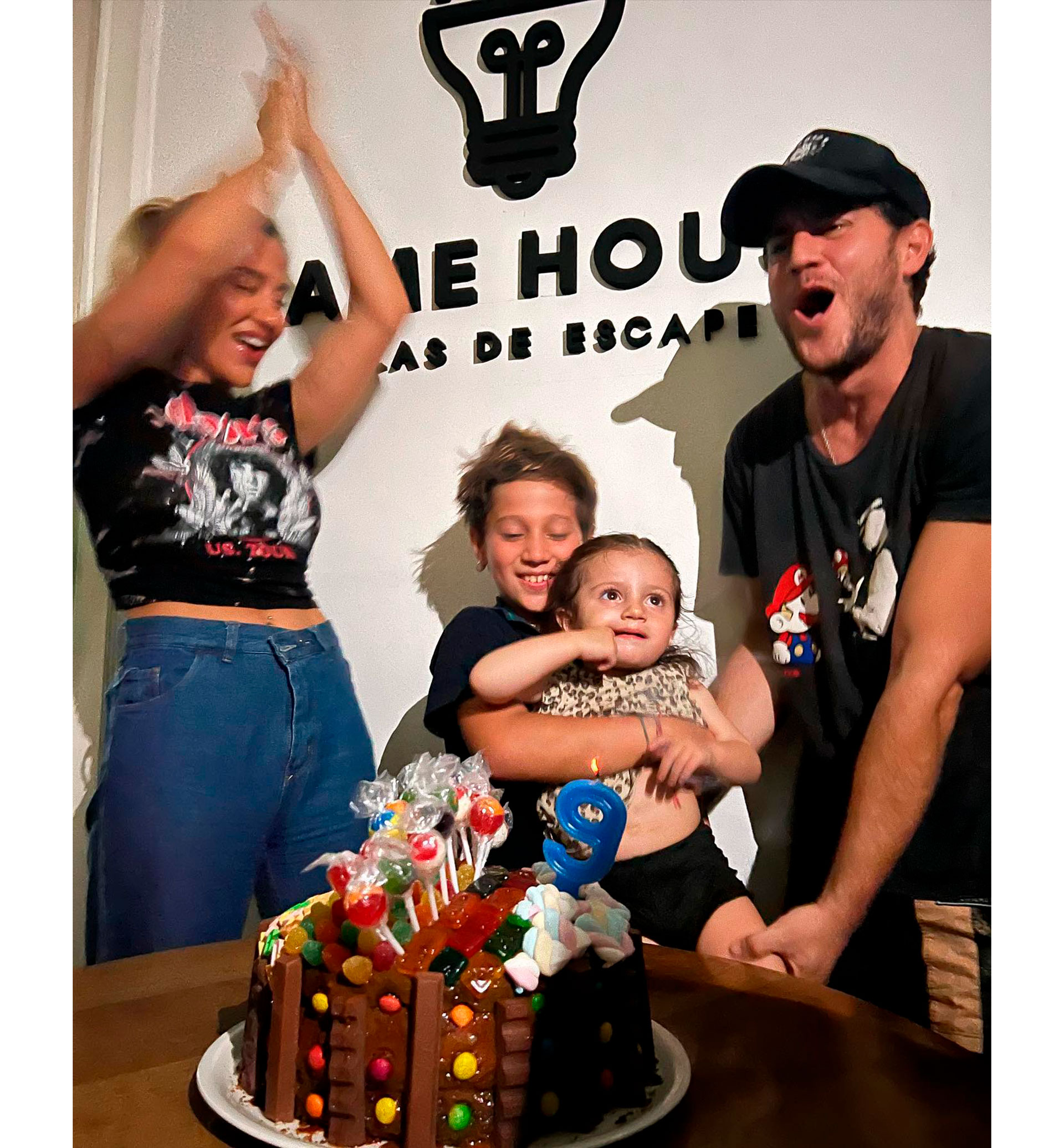Jimena Barón y su hermano Federico celebrando el cumpleaños de sus respectivos hijos