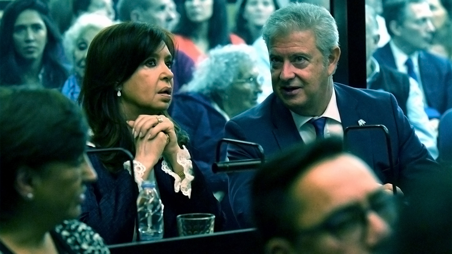 Cristina Kirchner y su abogado Carlos Beraldi en el inicio del juicio oral por la obra pública (Télam)