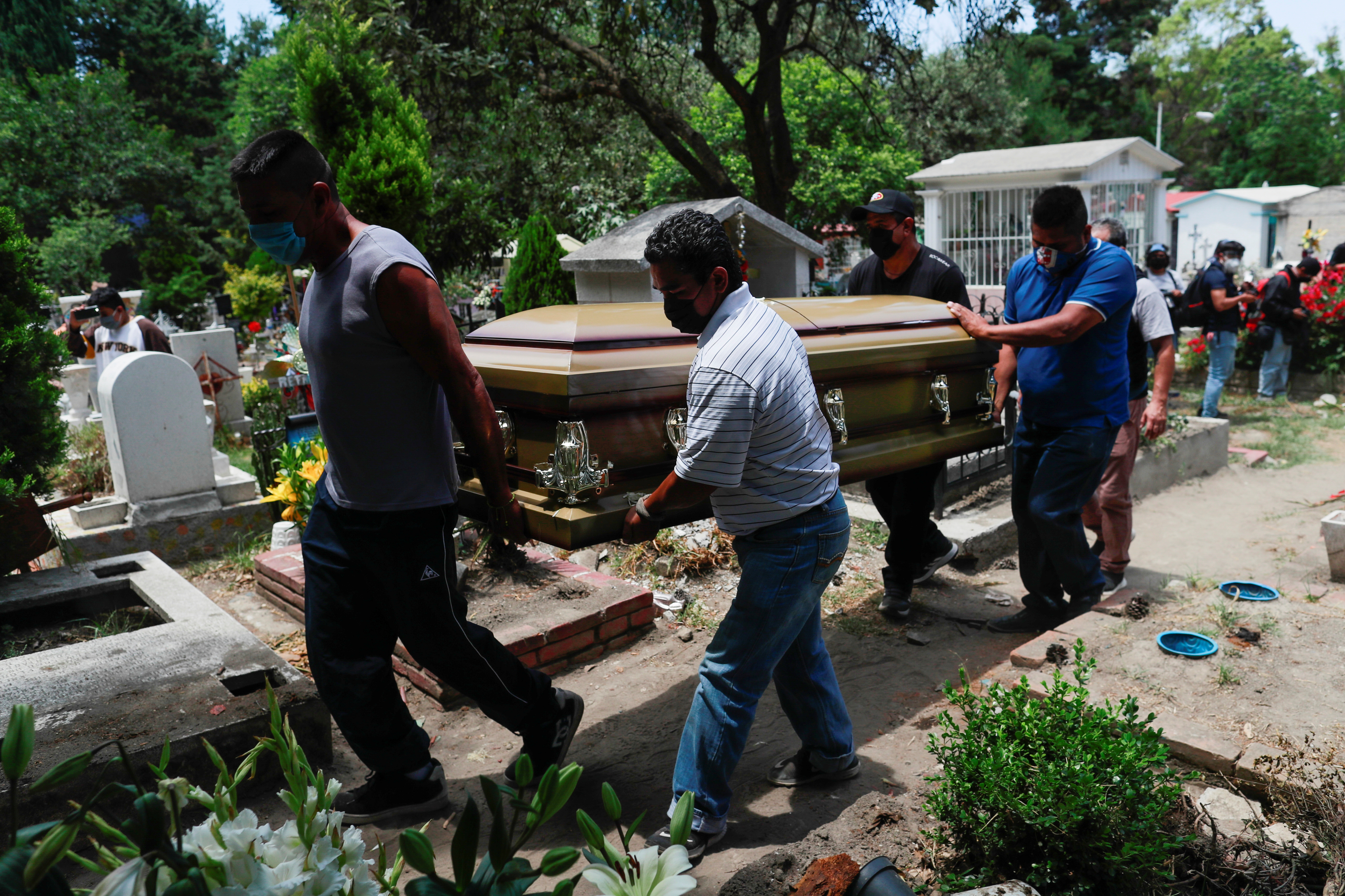 El número de víctimas por COVID-19 va en aumento (Foto: Reuters / Carlos Jasso)