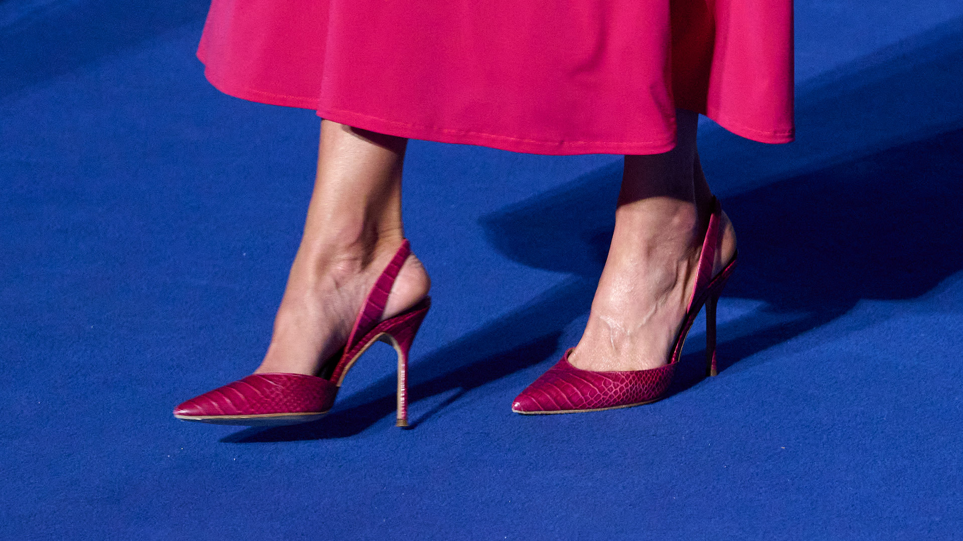 Para completar su look, Letizia sumó un par de stilettos confeccionados por Carolina Herrera
(Photo by Carlos Alvarez H./Getty Images)