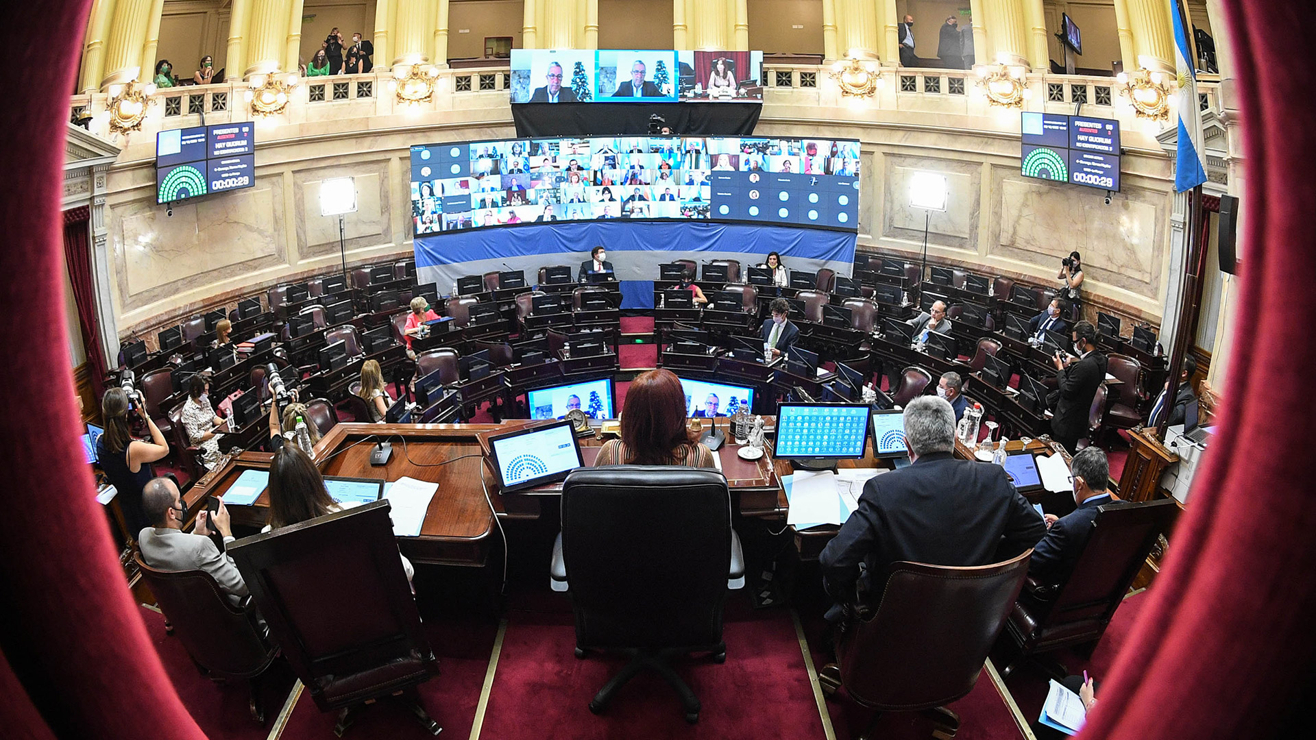 59 senadores pidieron la palabra para argumentar su en favor y en contra de la ley