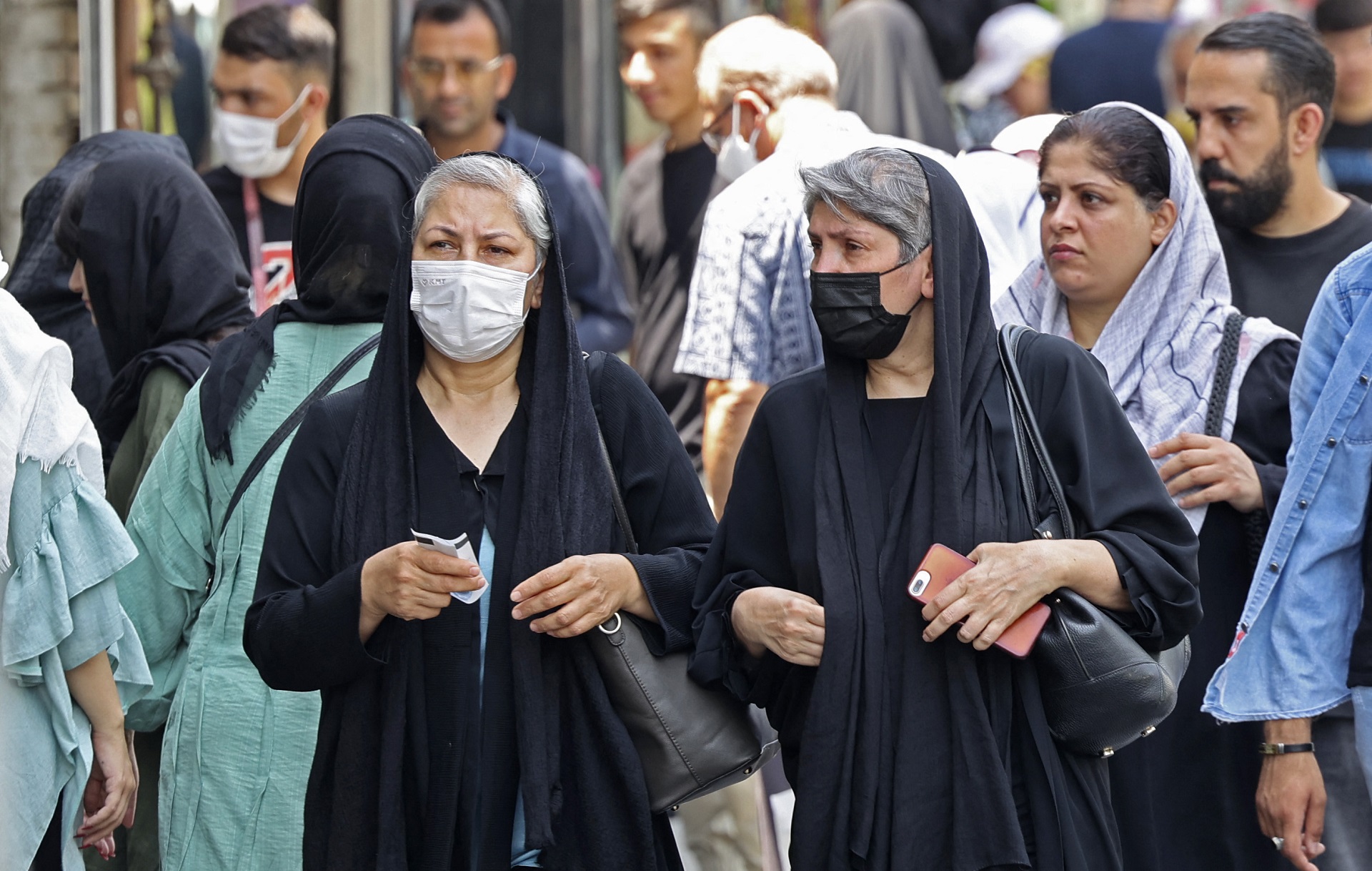 Mujeres en Teherán, este 12 de julio (AFP)