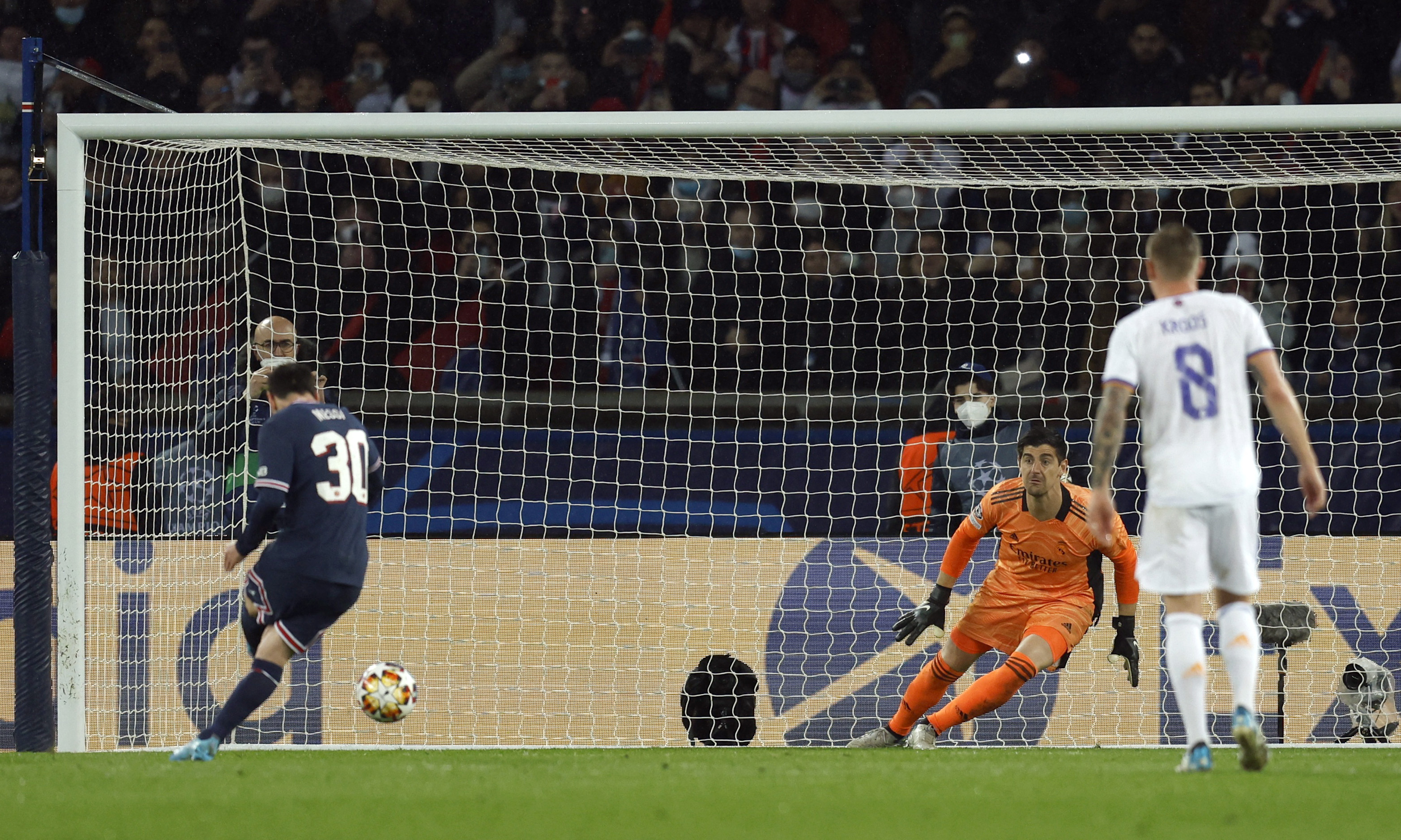 Courtois le tapó el penal a Messi (Reuters)