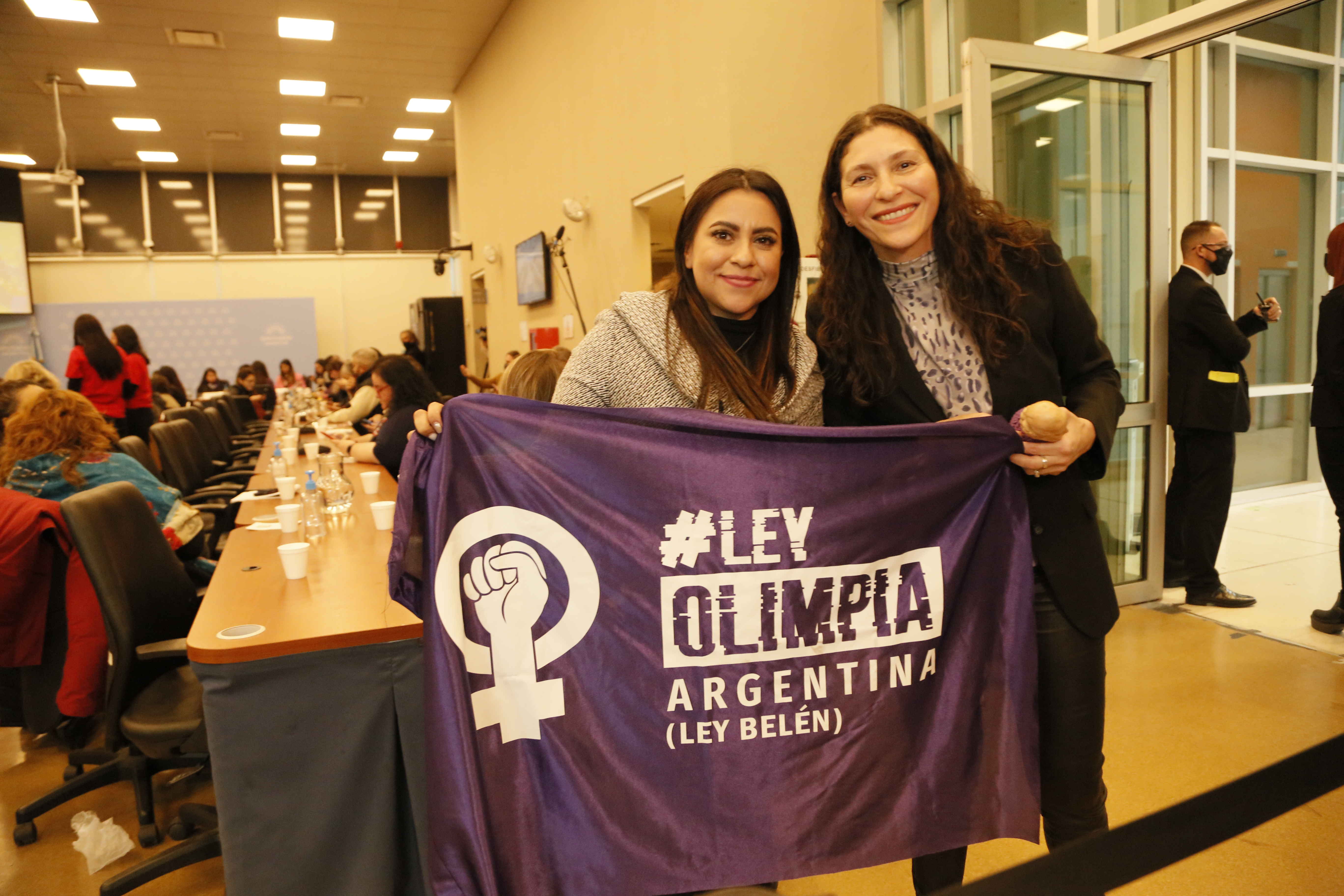 Olimpia Coral junto a la diputada Macha, cuando presentaron en Argentina el proyecto de ley