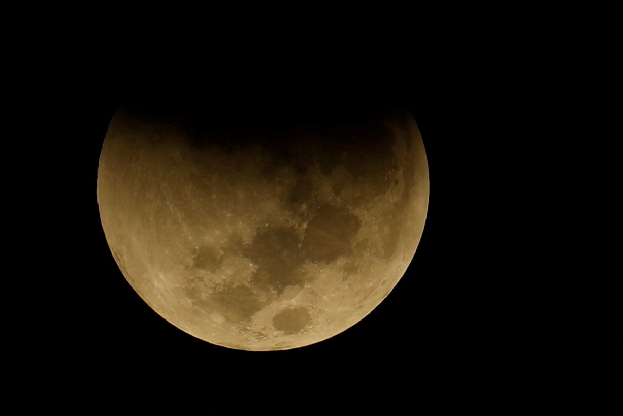 Después de este eclipse lunar, tendrán que pasar 19 años para poder apreciar otro evento similar. REUTERS/Leonardo Fernandez Viloria/File Photo