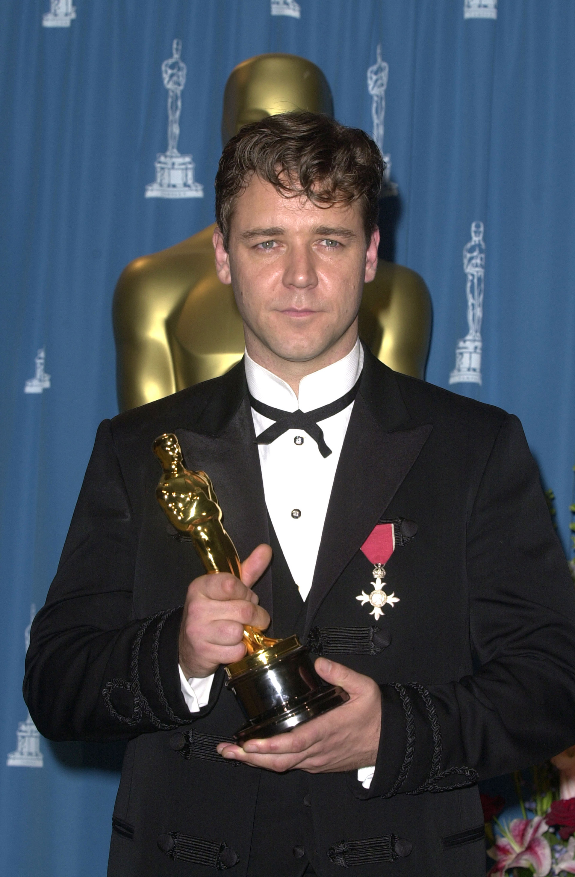 Russell Crowe with his Oscar for Gladiator (Photo by SGranitz/WireImage)