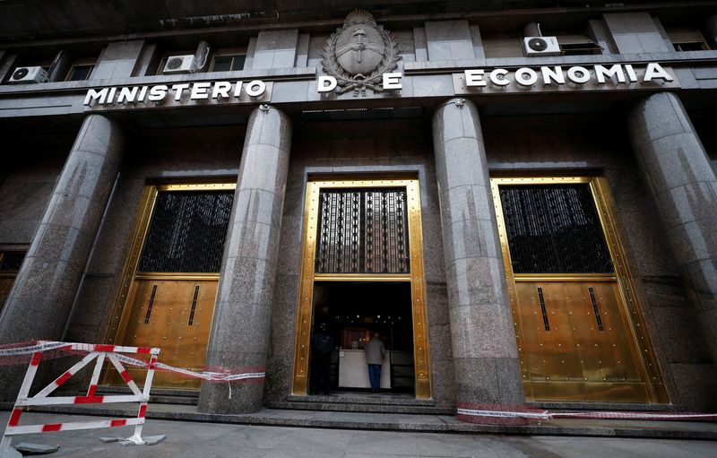 La fachada del edificio del Ministerio de Economía (REUTERS/Agustin Marcarian)