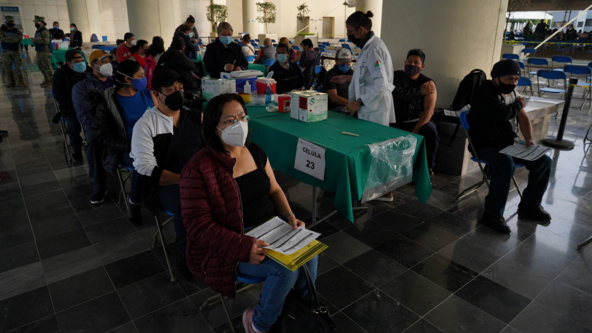 Del lunes 13 al viernes 17 de junio continuará la vacunación en 16 centros de Salud y el Cencis Marina (Foto: Gobierno de la Ciudad de México)