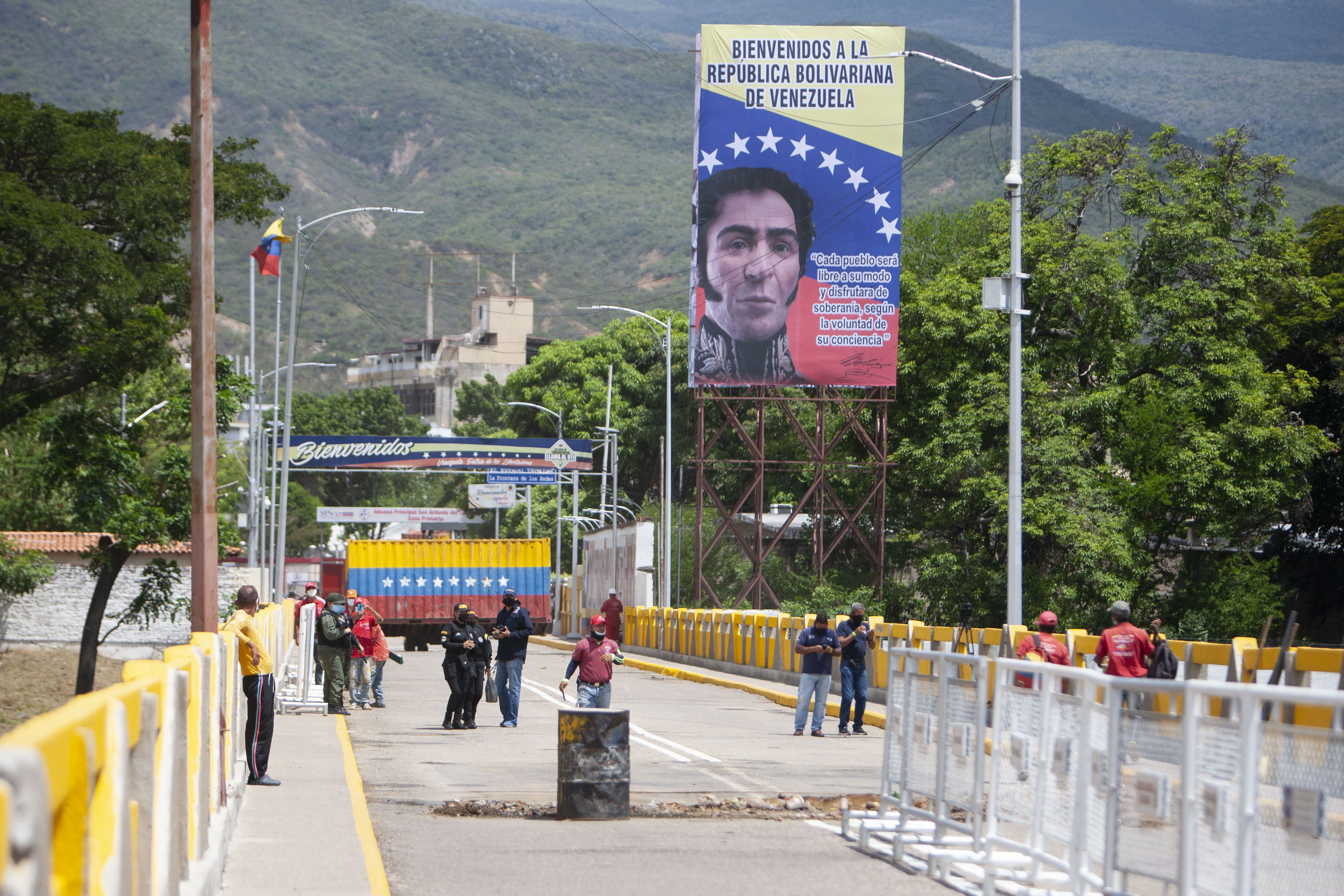 El Puente Internacional Simón Bolívar es la principal vía terrestre que comunica a Colombia con Venezuela. Se levanta sobre el río Táchira (Archivo)