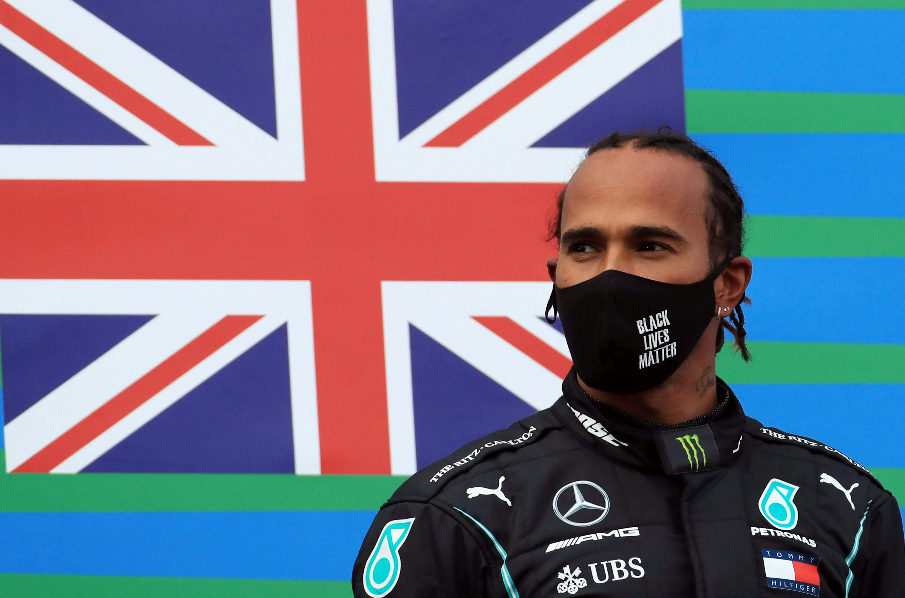 Lewis Hamilton renovó un año más con Mercedes y seguirá compitiendo en la Fórmula 1 (REUTERS)