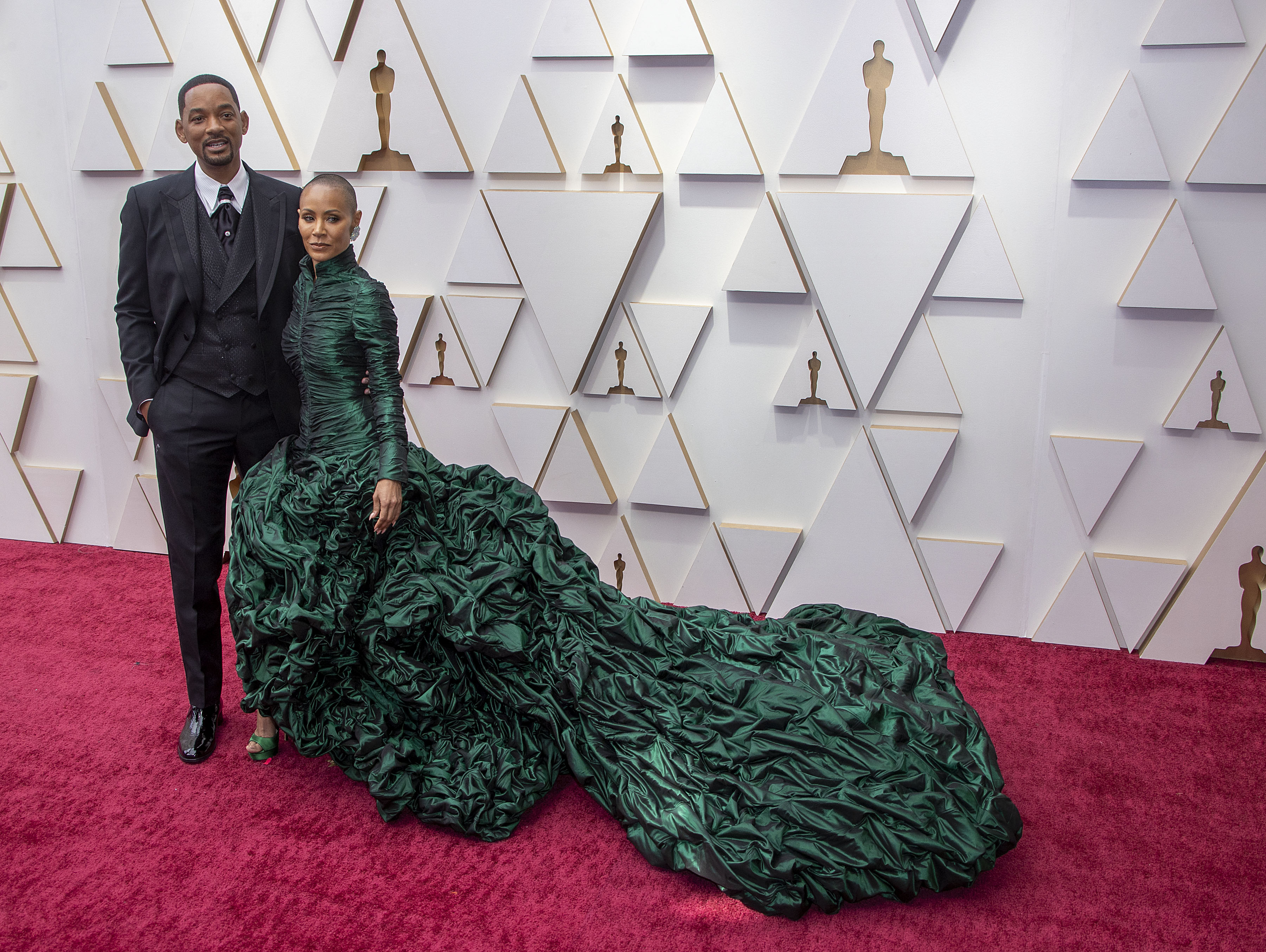 Will Smith y Jada Pinkett Smith posan en la alfombra roja de los premios oscar hoy, en el Teatro Dolby de Los Ángeles, California (EFE)
