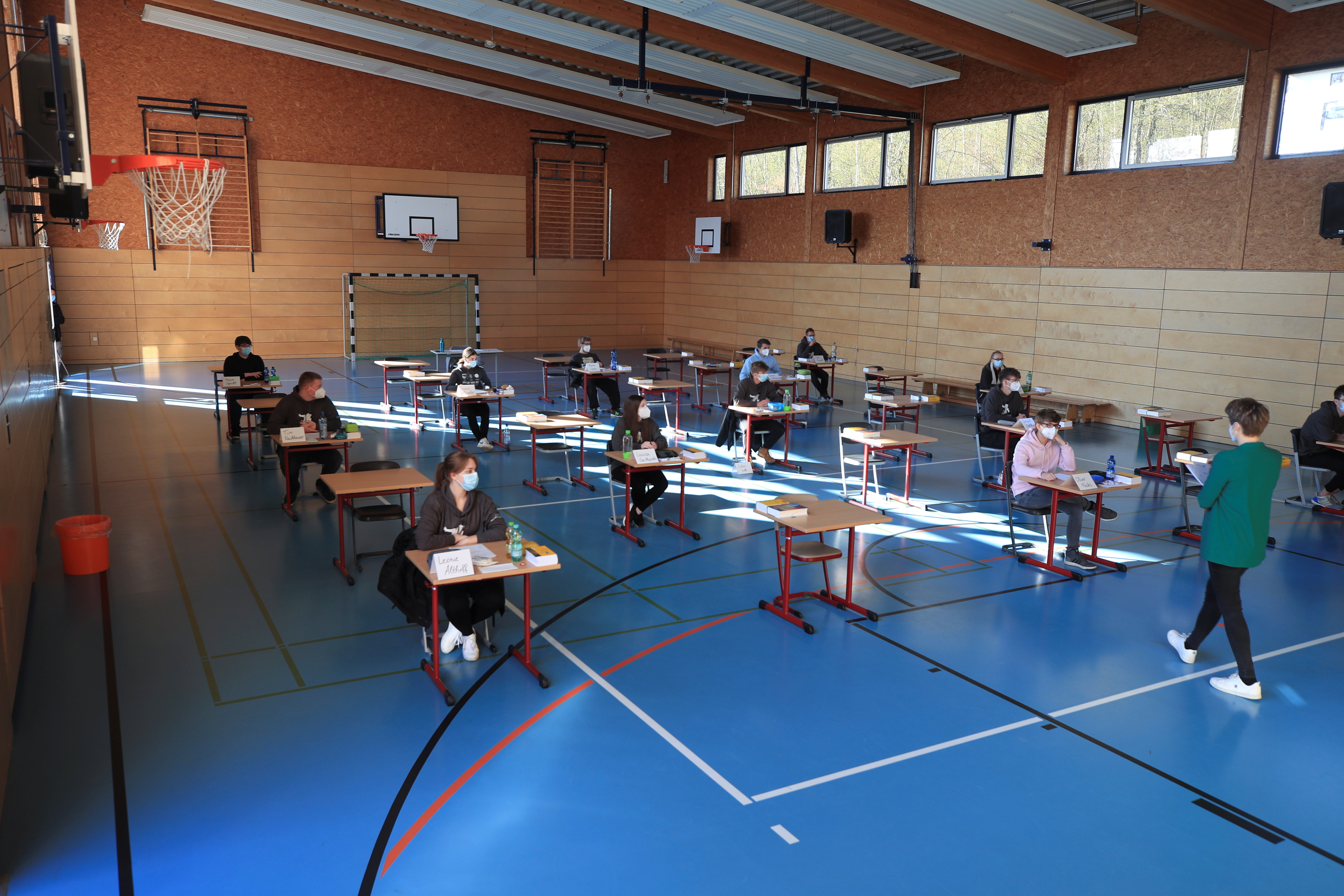 Así rinden los exámenes de graduación de inglés los alumnos de la escuela en Windeck-Herchen, Alemania (REUTERS/Wolfgang Rattay)