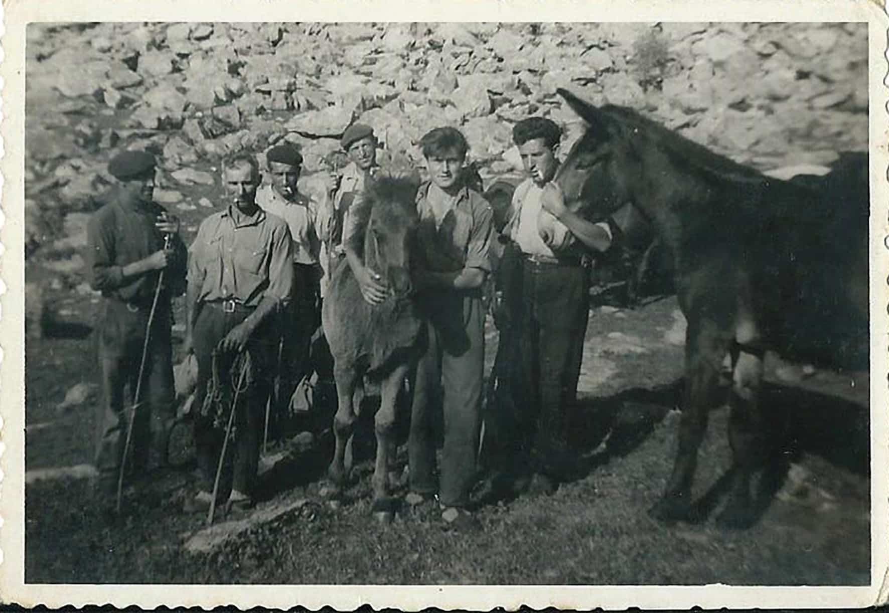 The young people of Àrreu in the middle of the last century.