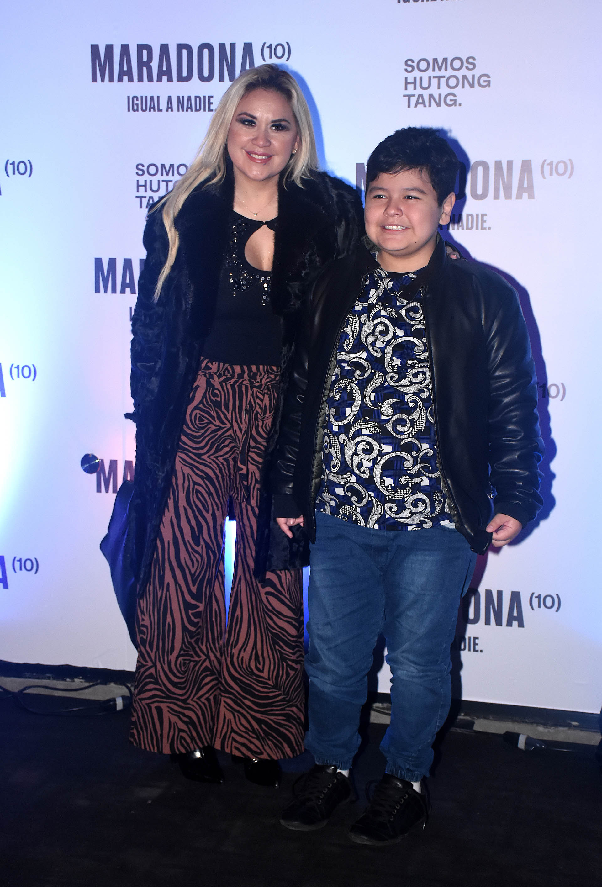 Dieguito Fernando Maradona y su madre, Verónica Ojeda, en la inauguración del restaurante "Maradona, igual a nadie"