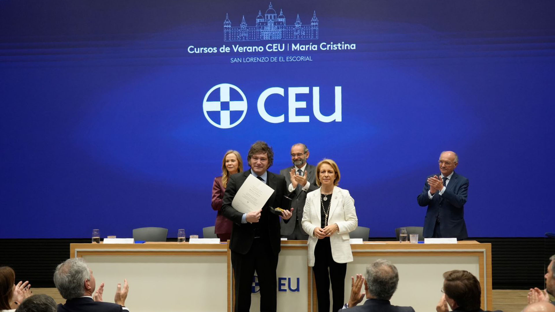 Javier Milei recibi&oacute; una distinci&oacute;n en Madrid y volvi&oacute; a defender los resultados econ&oacute;micos de su gesti&oacute;n