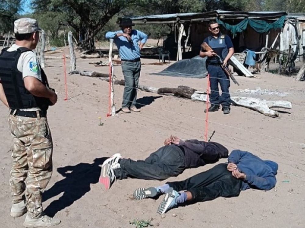 Encontraron a dos pr&oacute;fugos de homicidio que se ocultaban en el desierto de Mendoza y cazaban para sobrevivir