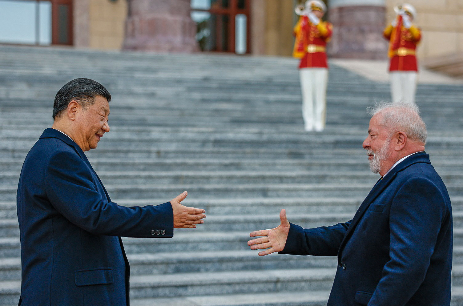 El saludo entre Xi y Lula (Ricardo Stuckert/Handout via REUTERS)