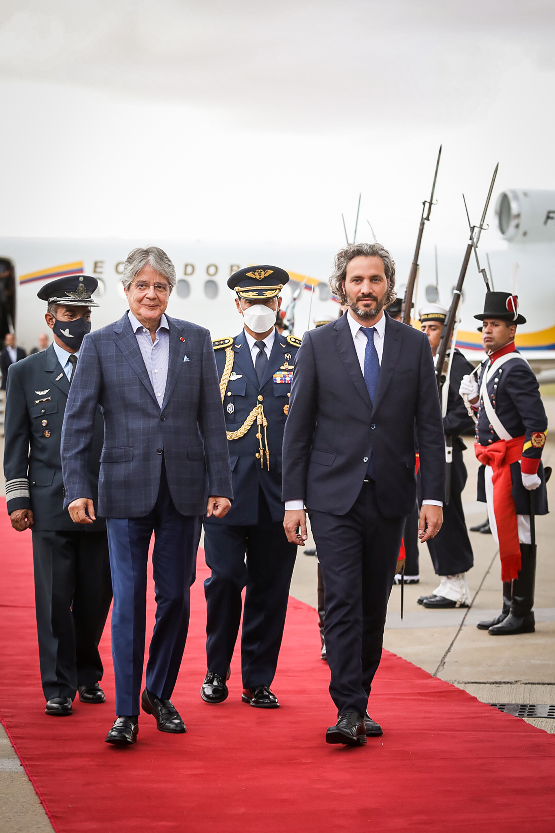 El Presidente de Ecuador, Guillermo Lasso, arribó este domingo a Buenos Aires y fue recibido por el canciller Santiago Cafiero.