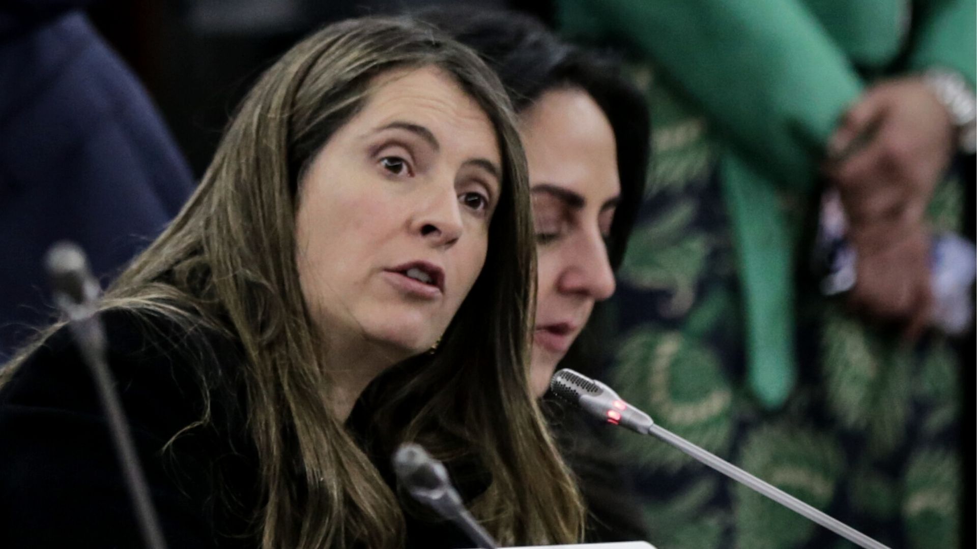 Paloma Valencia denunció que, de aprobarse el código electoral, podría cambiarse de sexo desde los 5 años