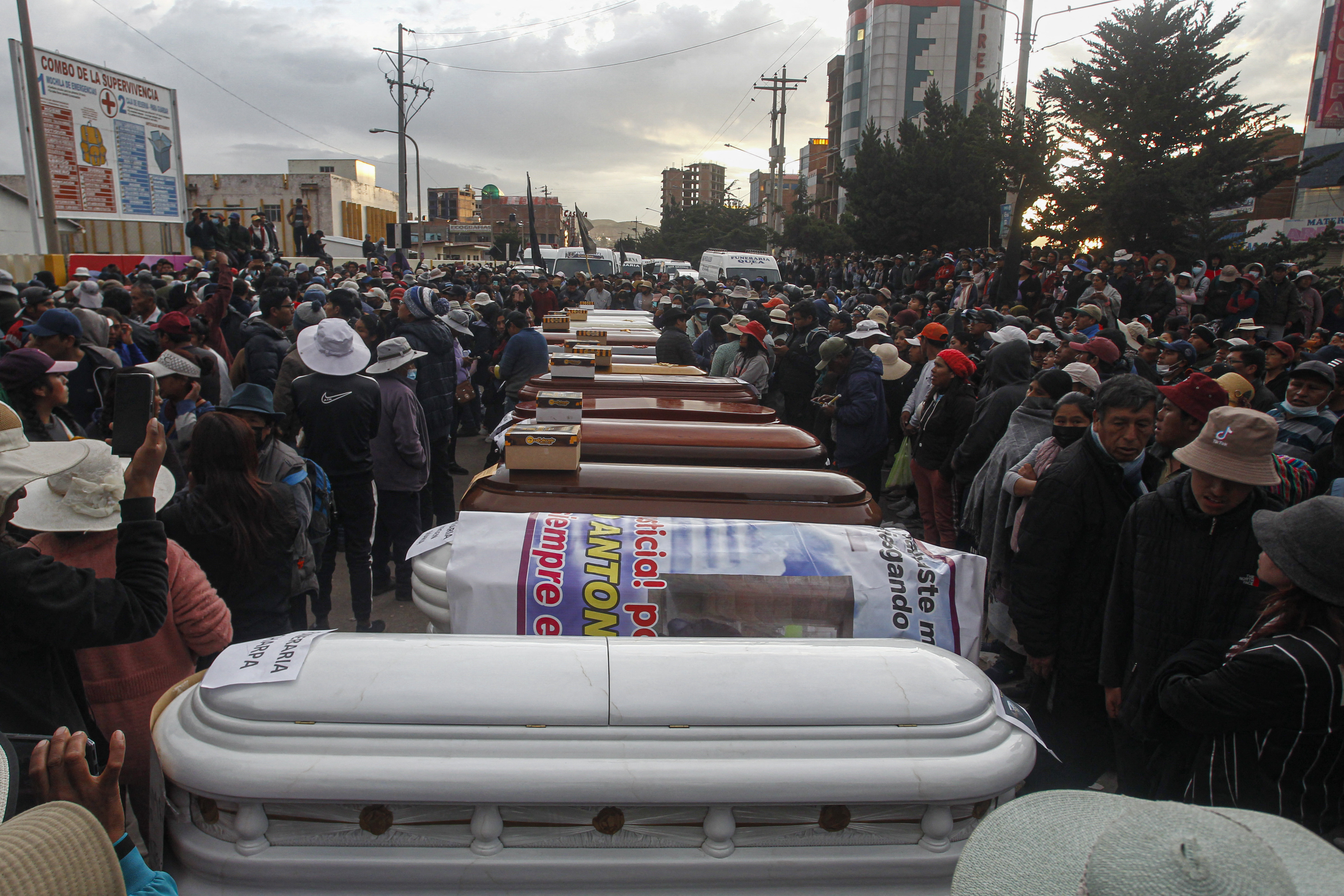 Fallecidos por enfrentamientos en Puno. (AFP)