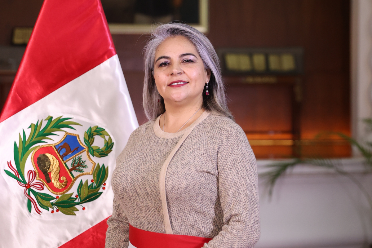 Alessandra Herrera Jara juramentó como nueva ministra de Energía y Minas en reemplazo de Carlos Palacios.