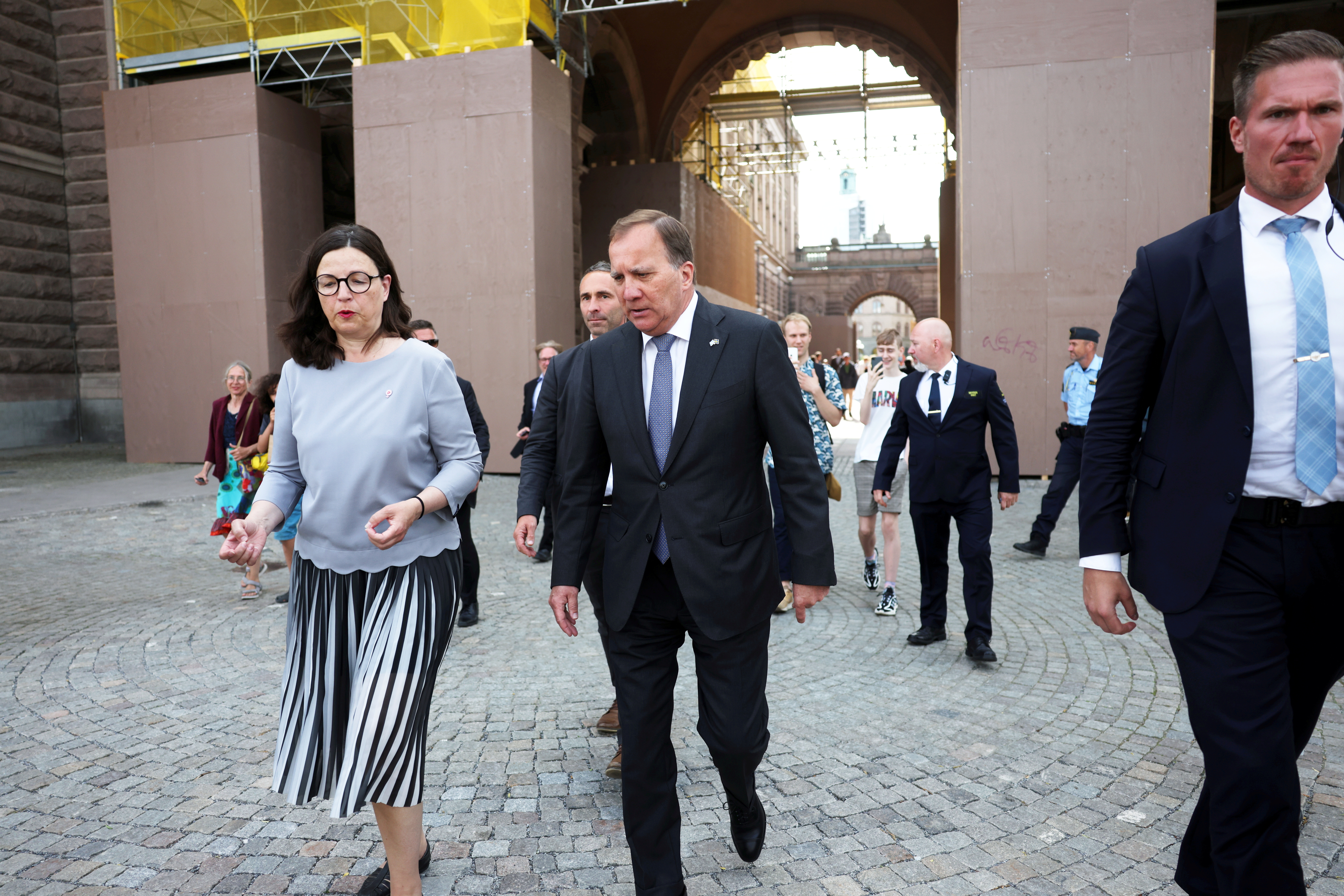 El primer ministro sueco, Stefan Lofven, y la ministra de Educación, Anna Ekstrom (TT News Agency/Nils Petter Nilsson via REUTERS)
