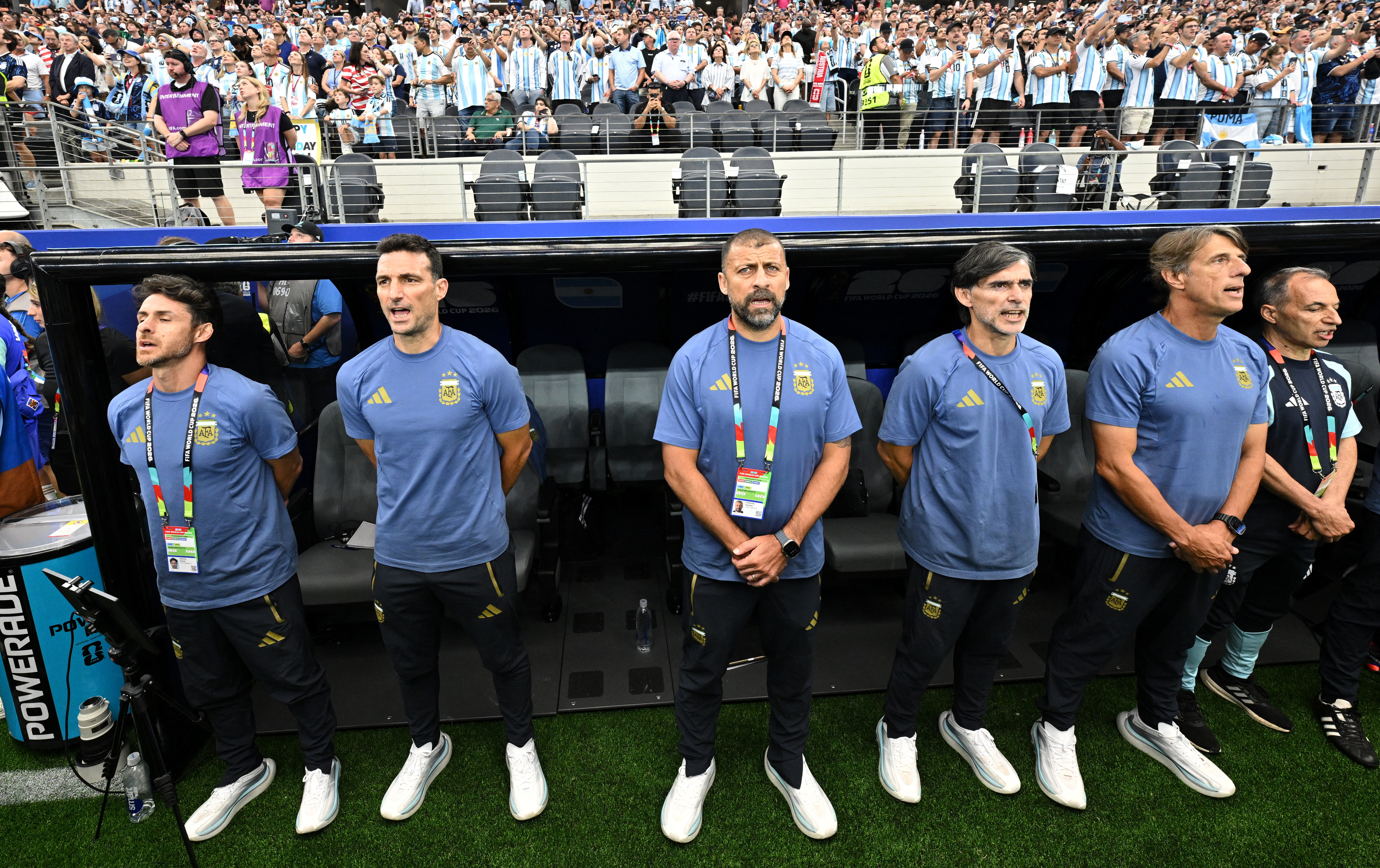 Una frase en otro idioma y el ritual tras los d&iacute;as de partido: detalles &iacute;ntimos de Scaloni y el cuerpo t&eacute;cnico de la selecci&oacute;n argentina